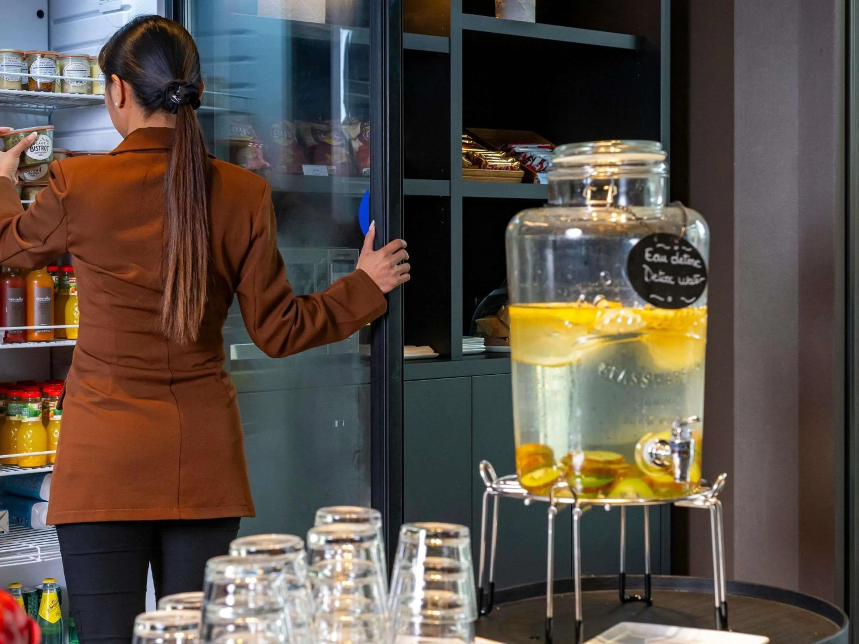 Lounge or bar in Novotel Suites Reims Centre