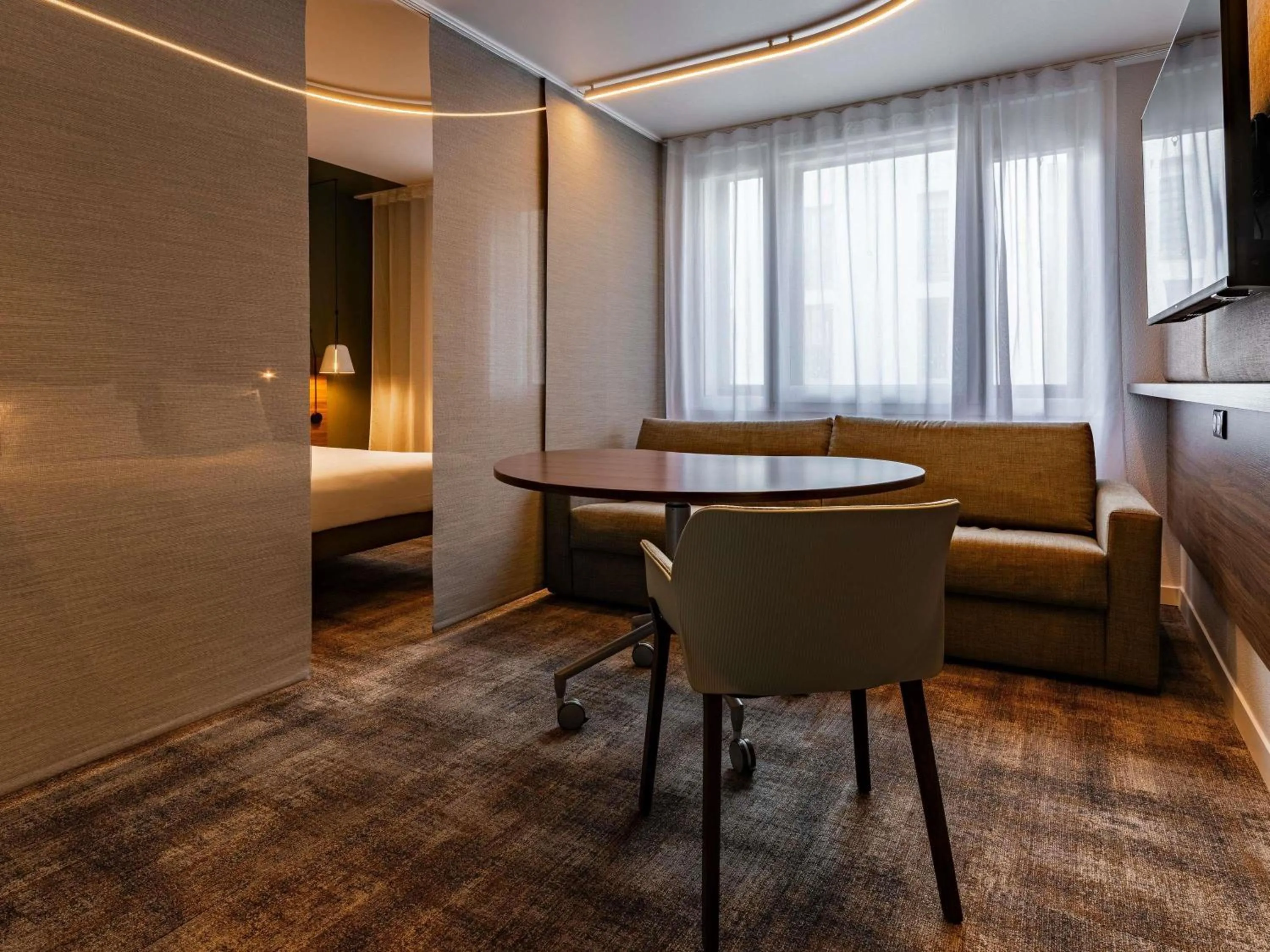 Bedroom, Bed in Novotel Suites Reims Centre