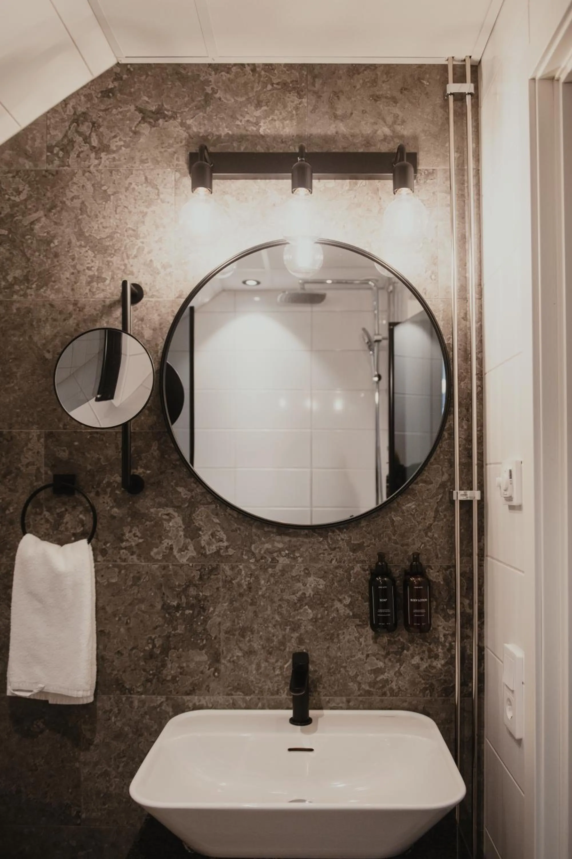 Bathroom in Home Hotel Cardinal