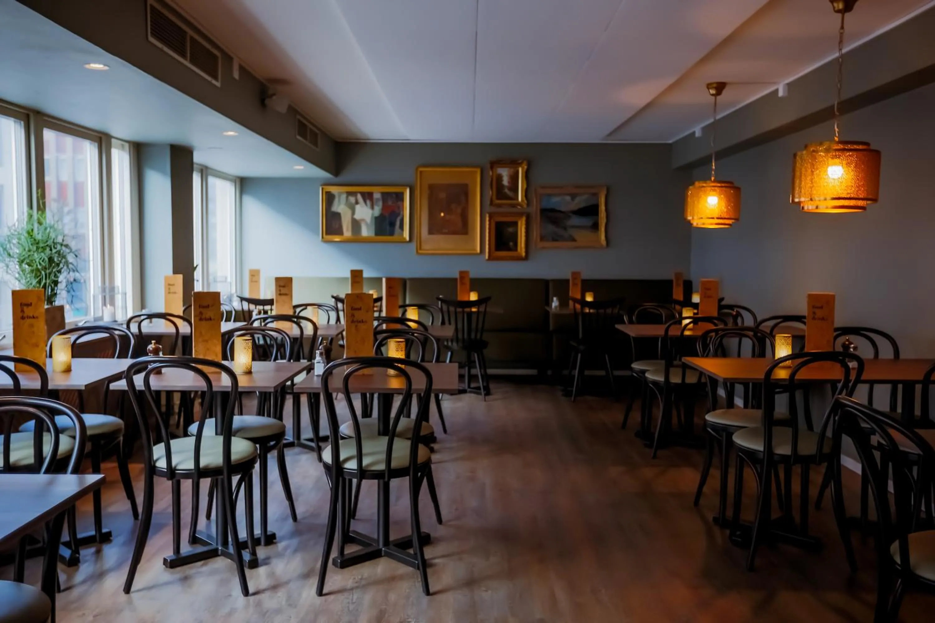 Restaurant/places to eat in Home Hotel Cardinal