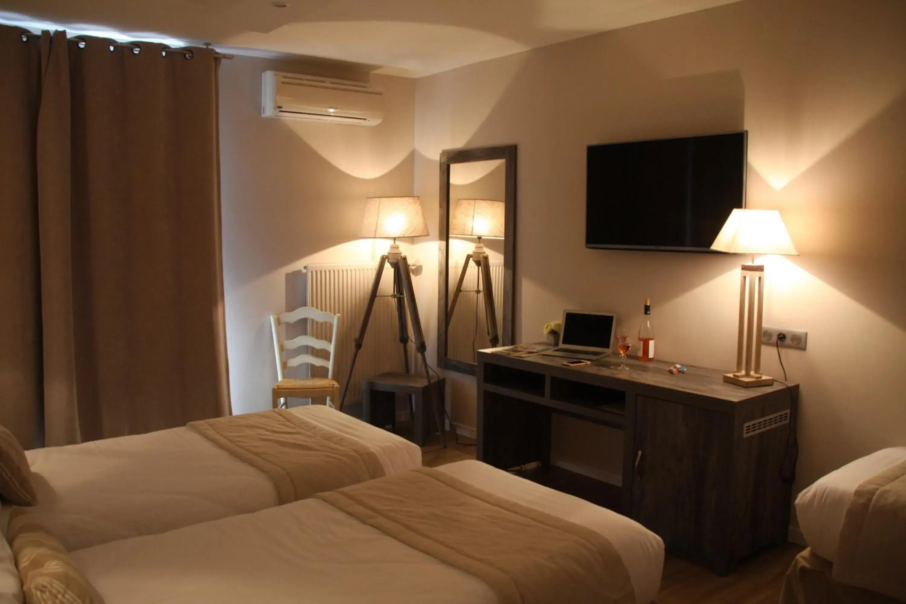 Triple Room in Le Concorde Triple Room in Le Concorde