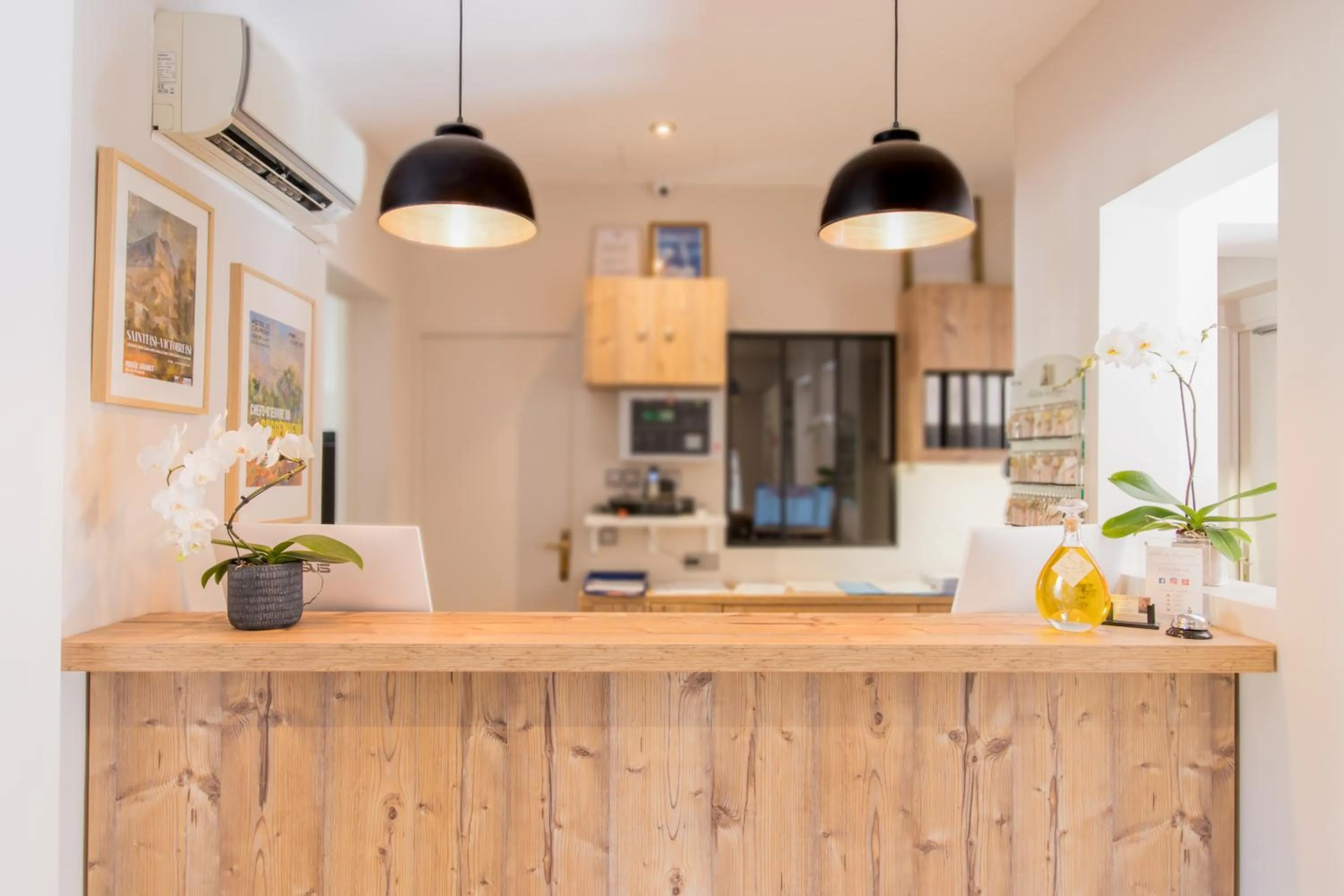 Lobby or reception in Le Concorde