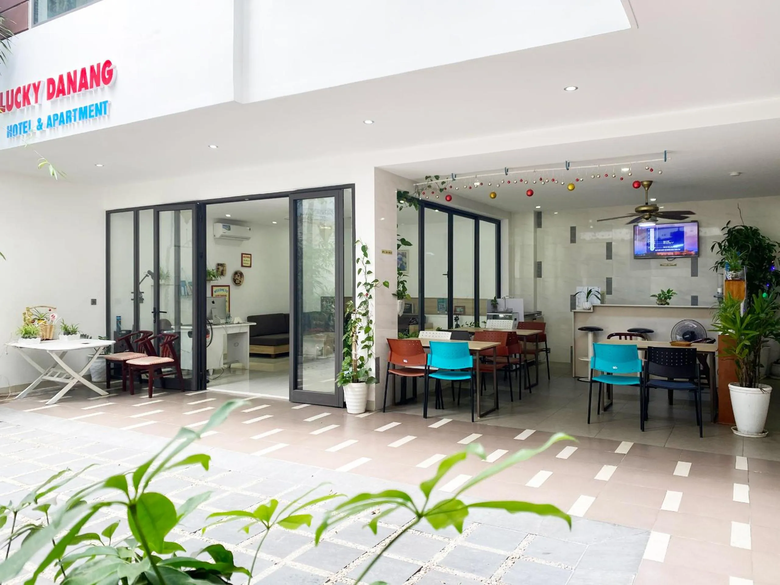 Restaurant/places to eat in Annie Danang Hotel & Apartment