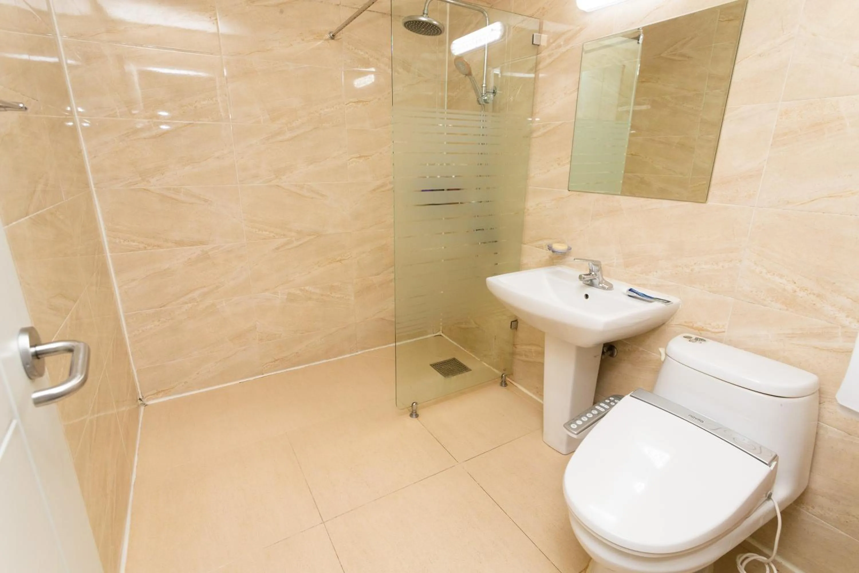 Bathroom in Busan Popcorn Hostel