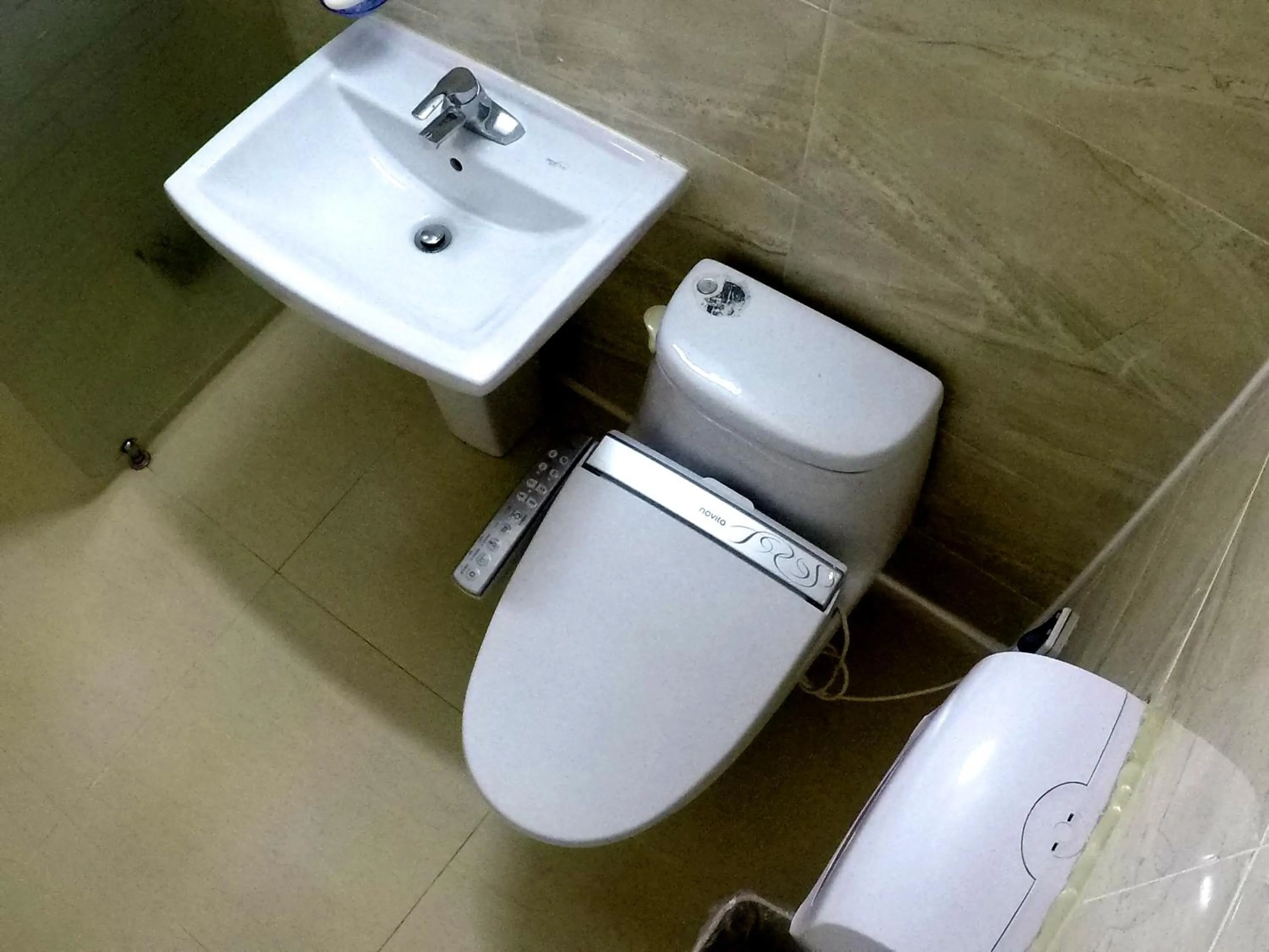 Bathroom in Busan Popcorn Hostel