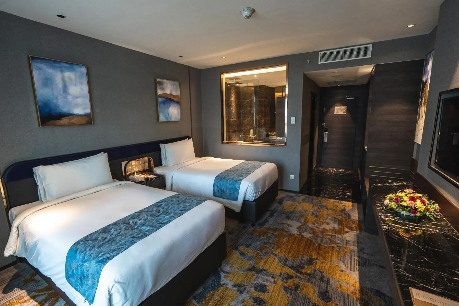 Bedroom, Bed in Ames Hotel