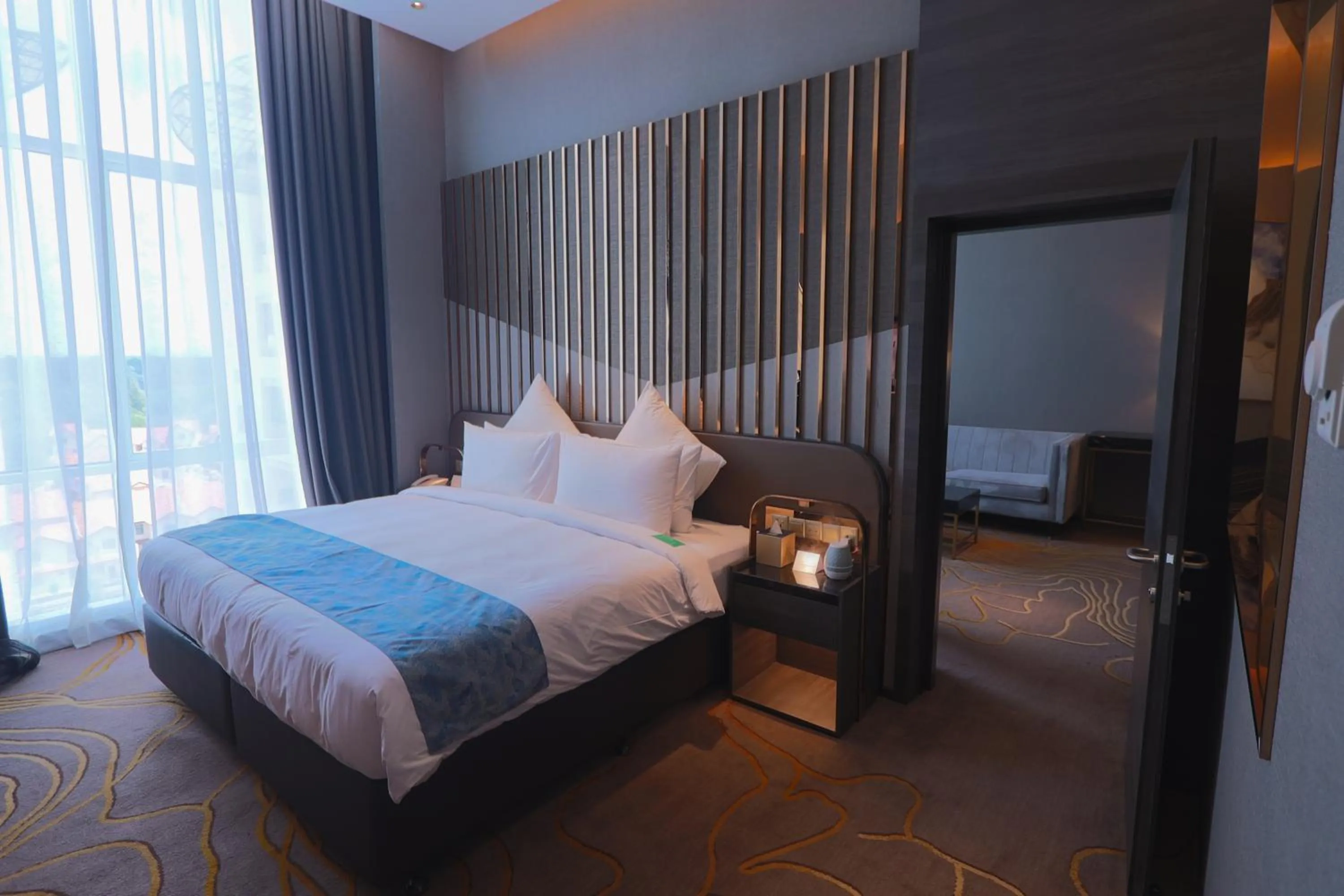 Bedroom, Bed in Ames Hotel