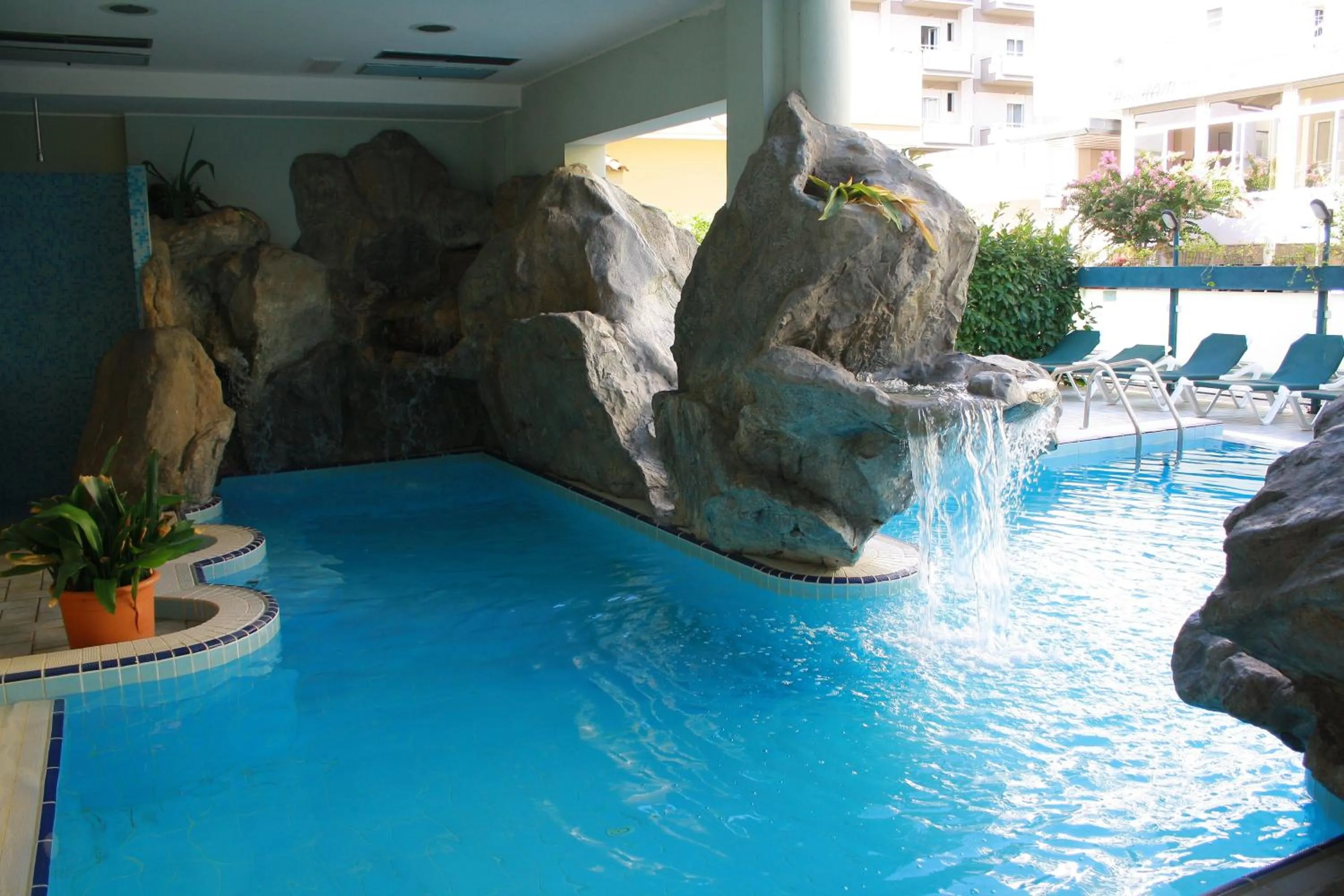 Pool view in Residence Le Vele