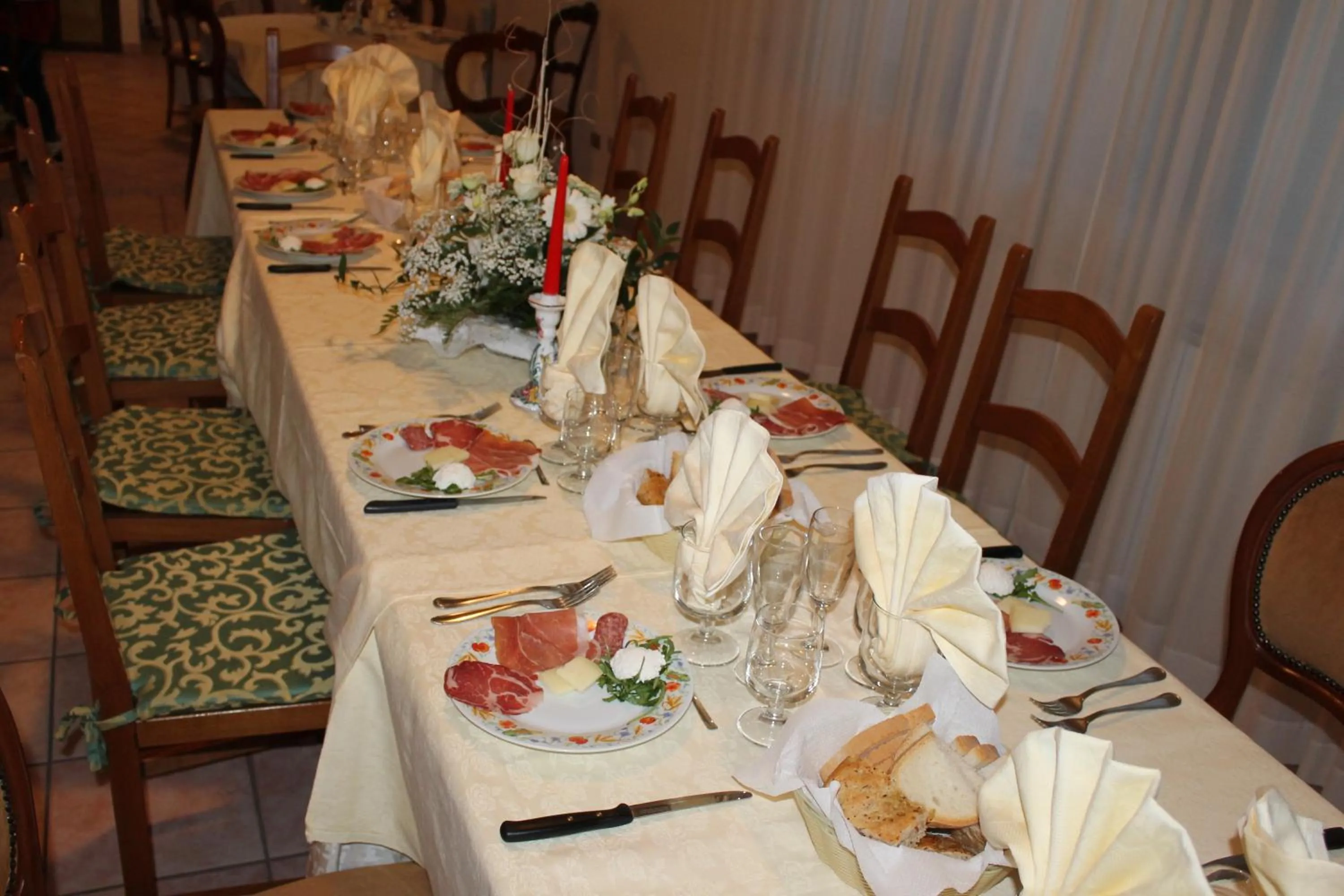 Restaurant/places to eat in Residence La Piscina