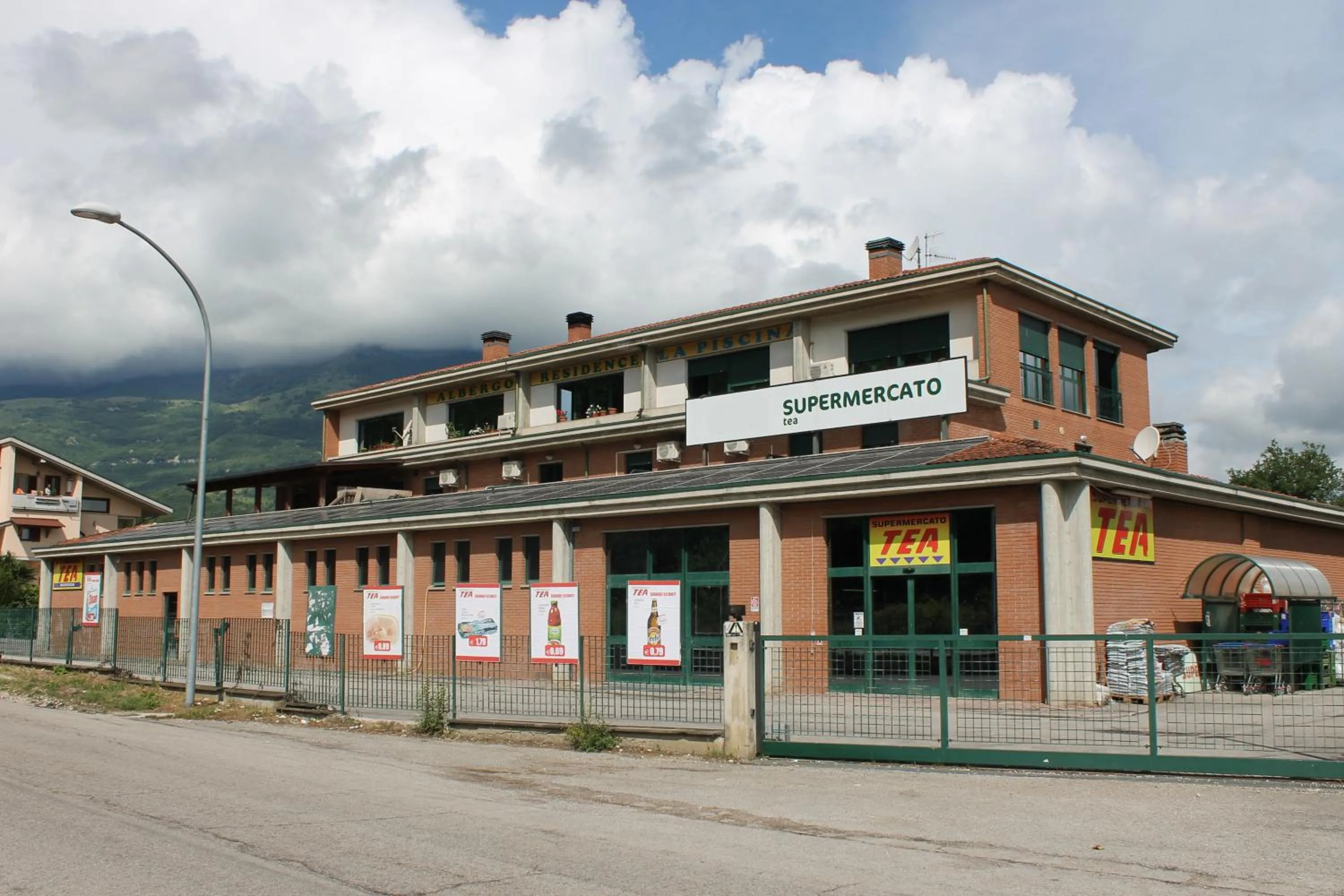 Supermarket/grocery shop in Residence La Piscina