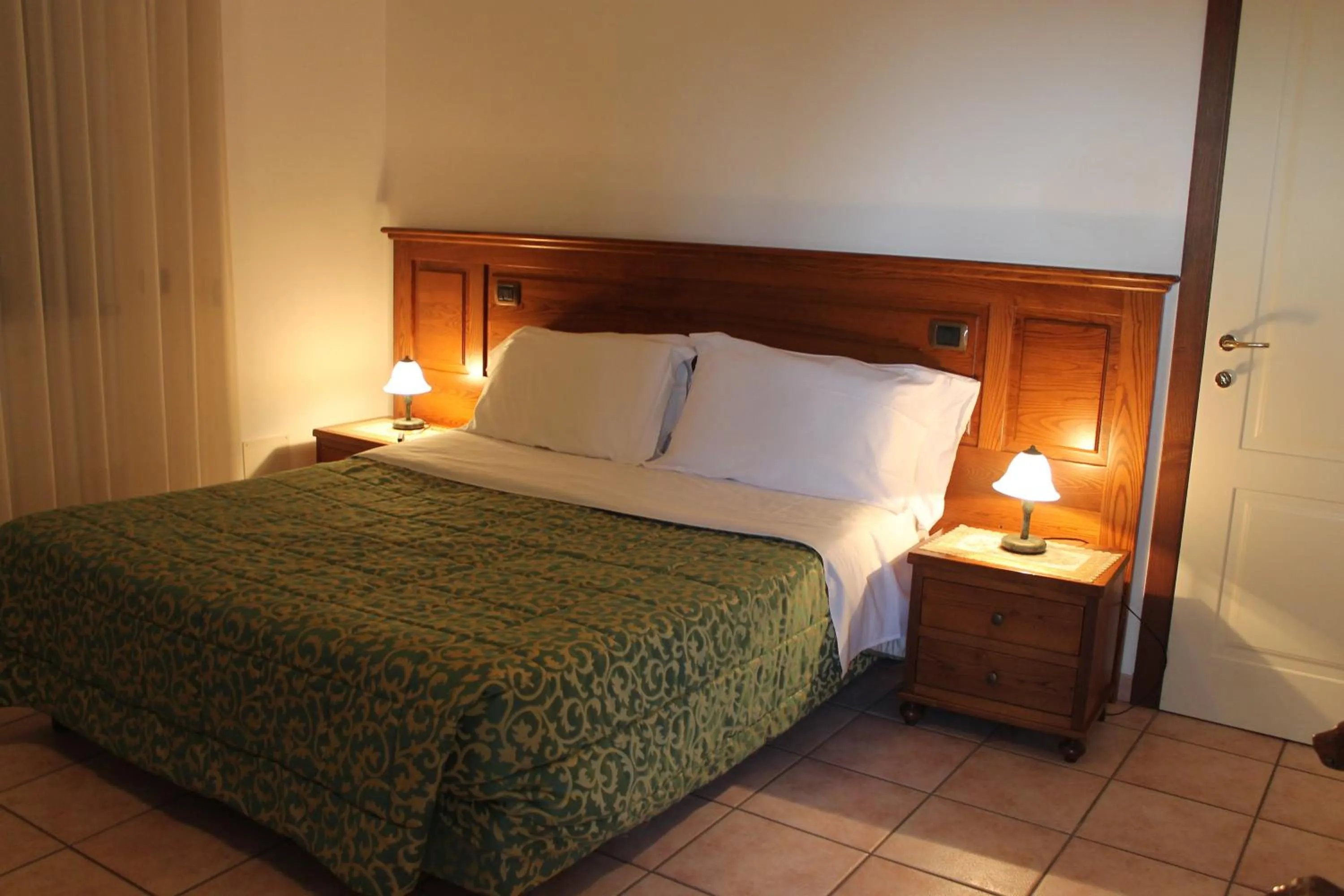 Photo of the whole room, Bed in Residence La Piscina