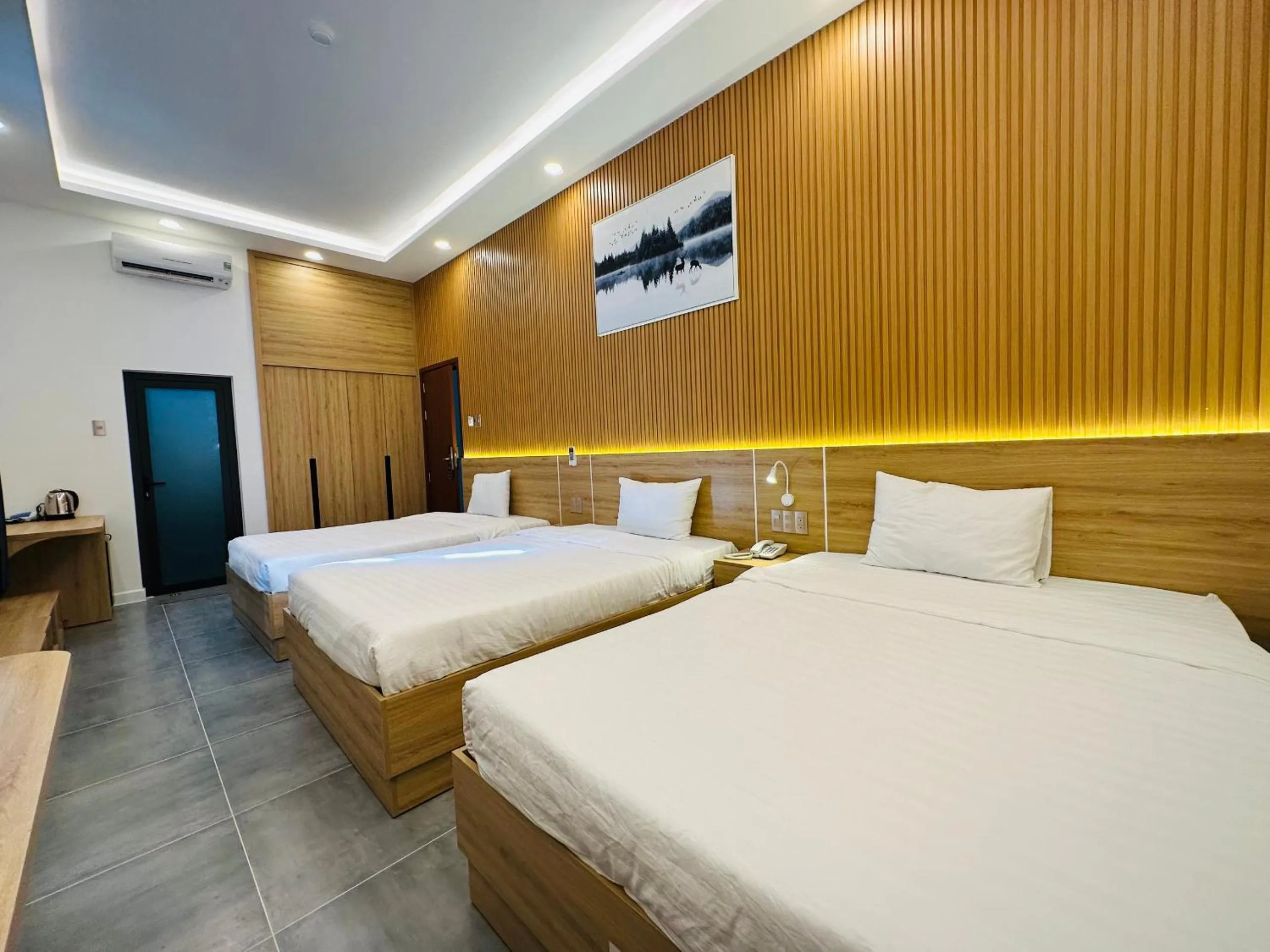 Deluxe Family Room in Ngọc Anh Hotel