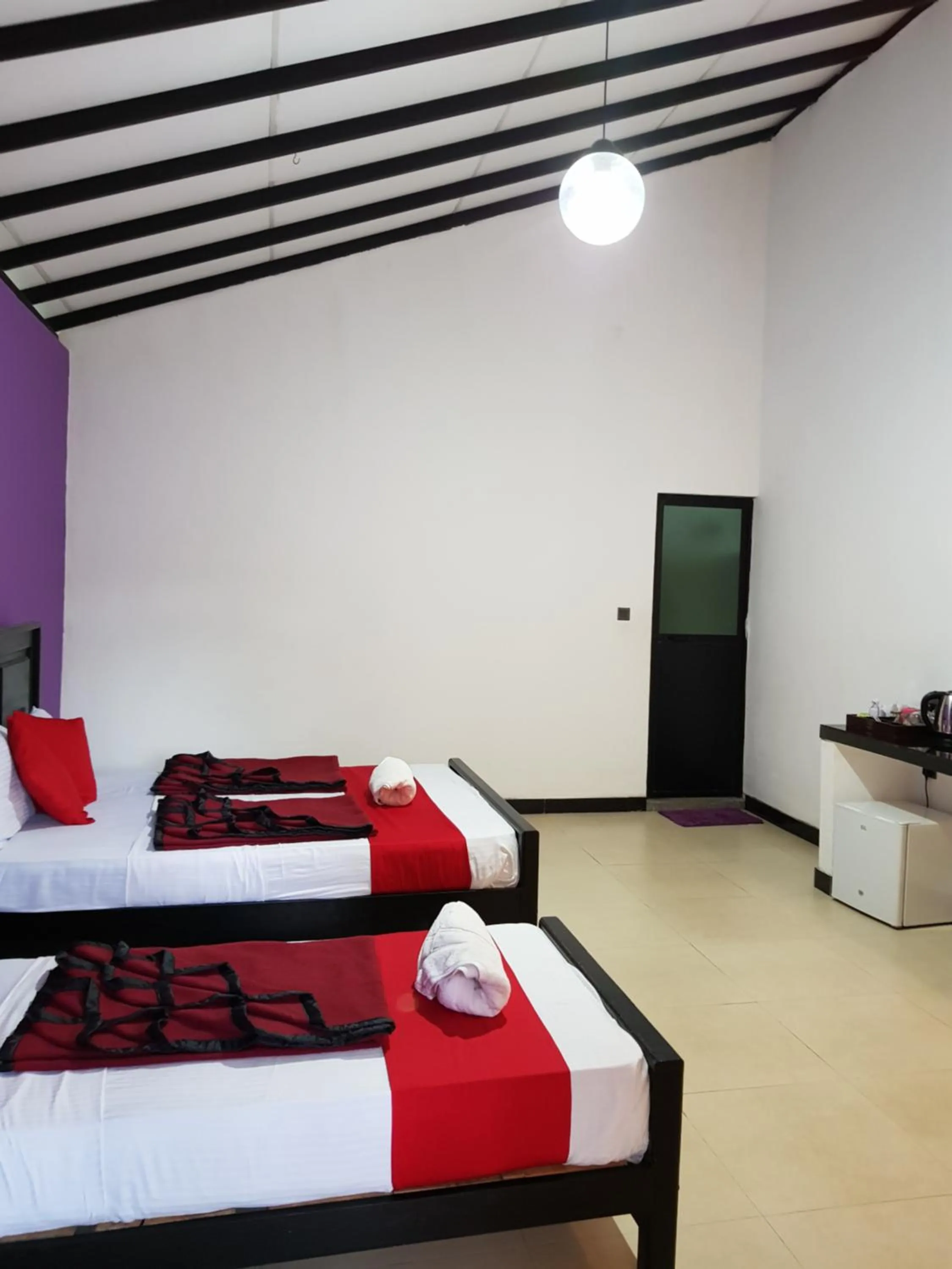 Bed in Ella Forest Paradise Hotel