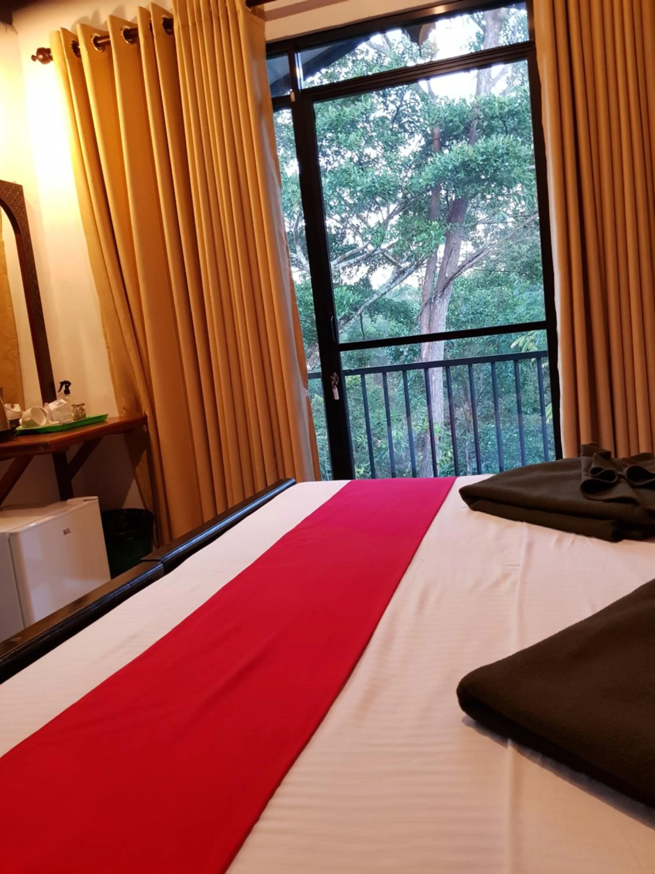 Bed in Ella Forest Paradise Hotel