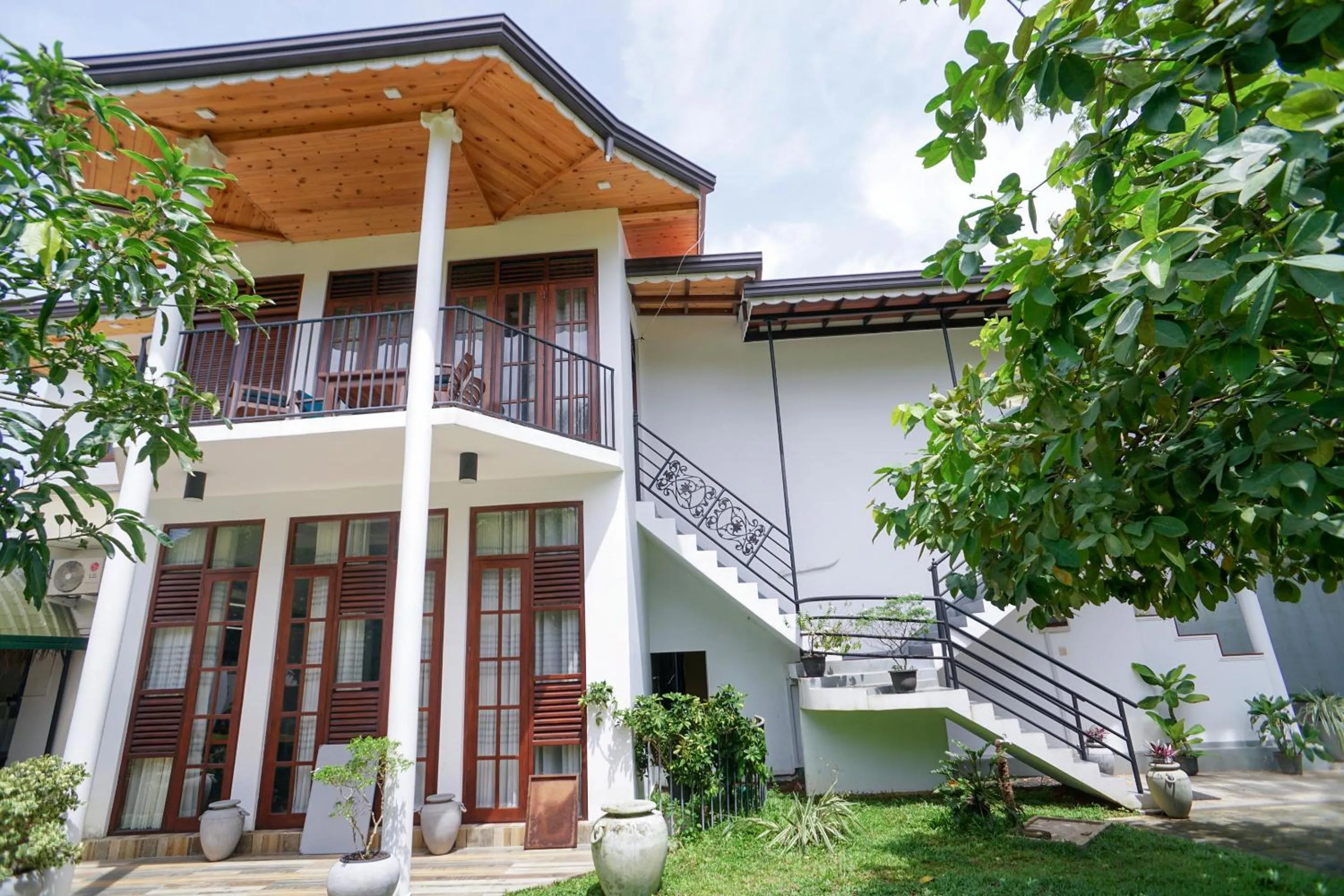 Property building in Surf Sea Breeze Apartments