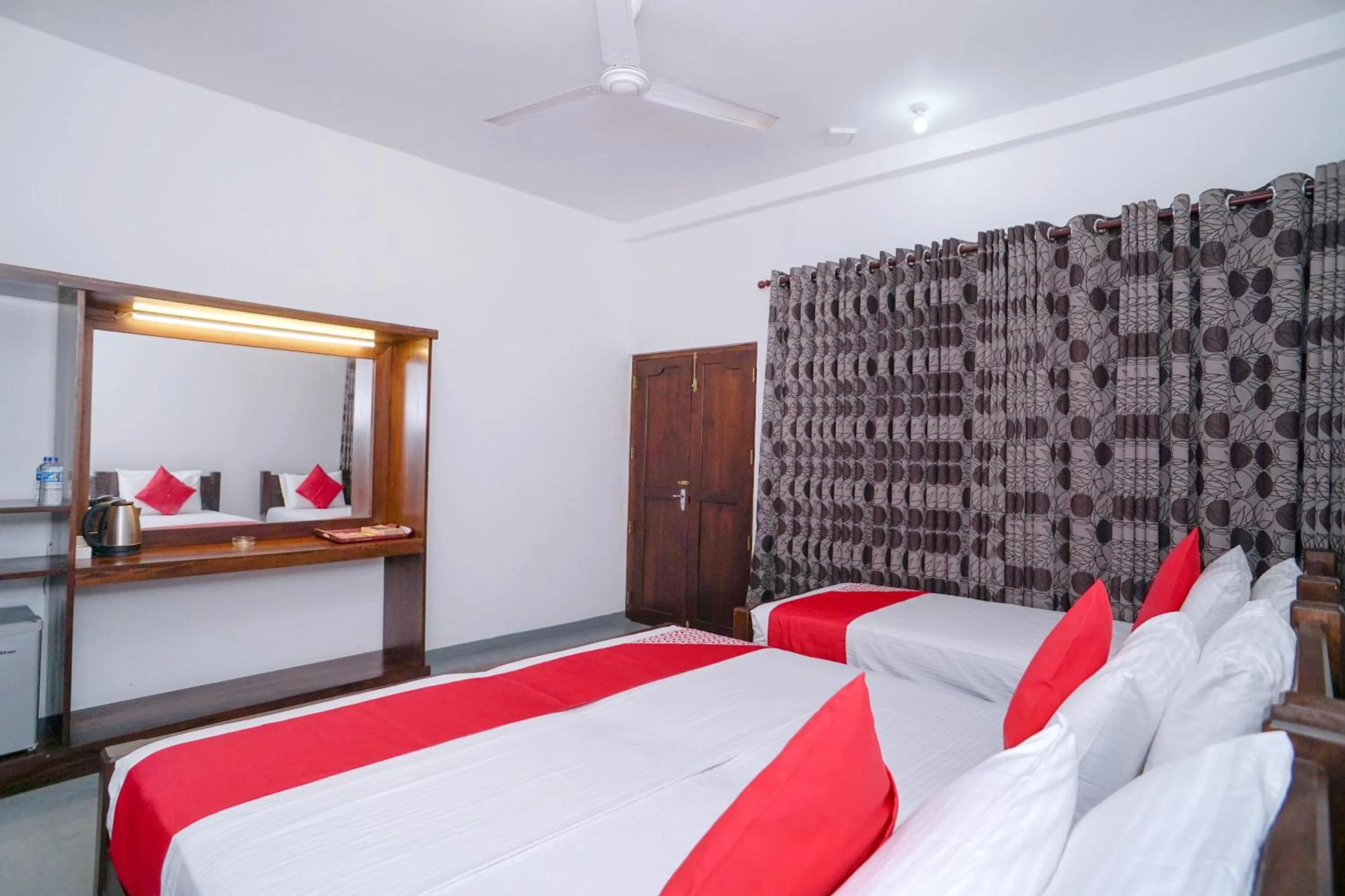 Bedroom, Bed in Surf Sea Breeze Apartments