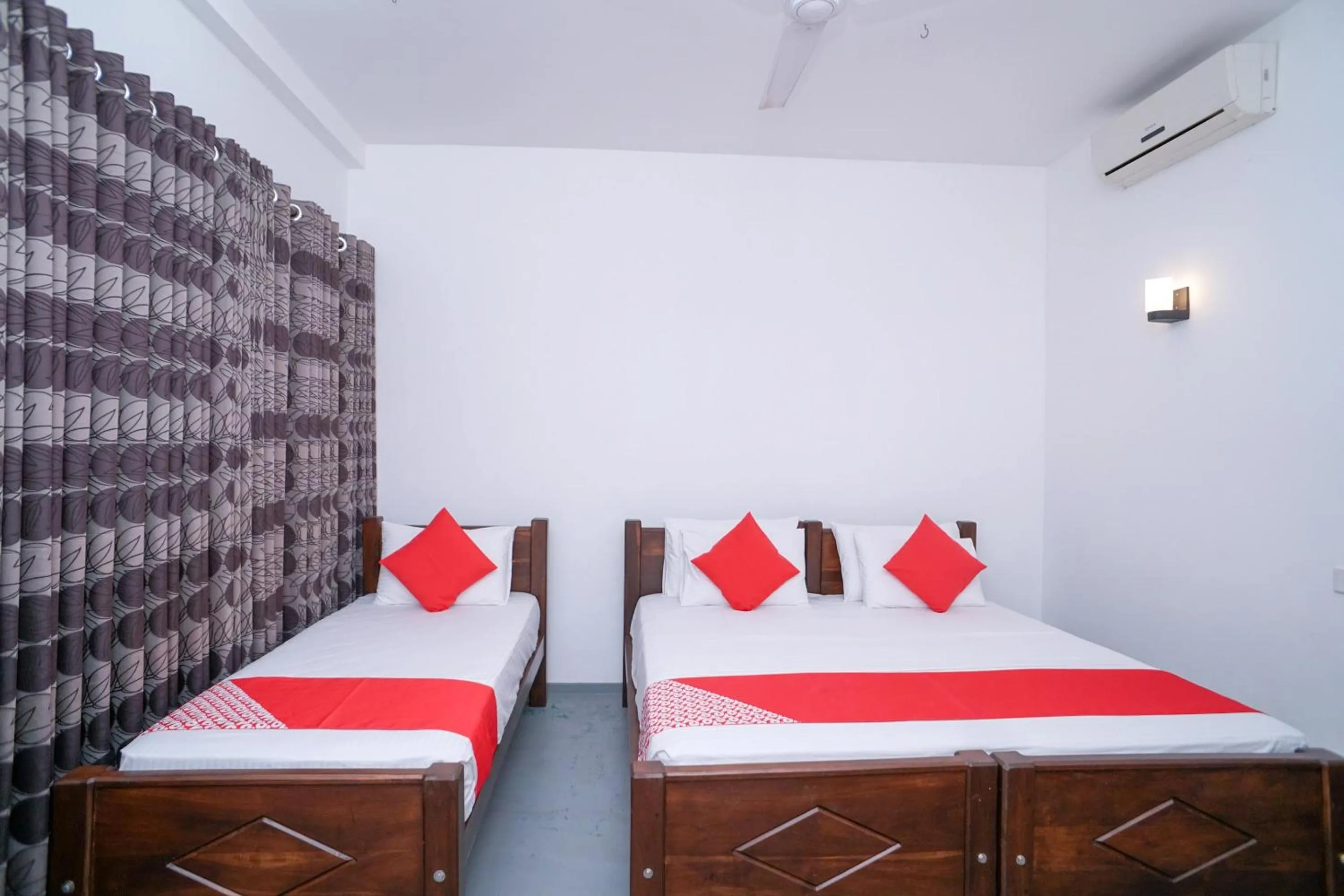 Bedroom, Bed in Surf Sea Breeze Apartments