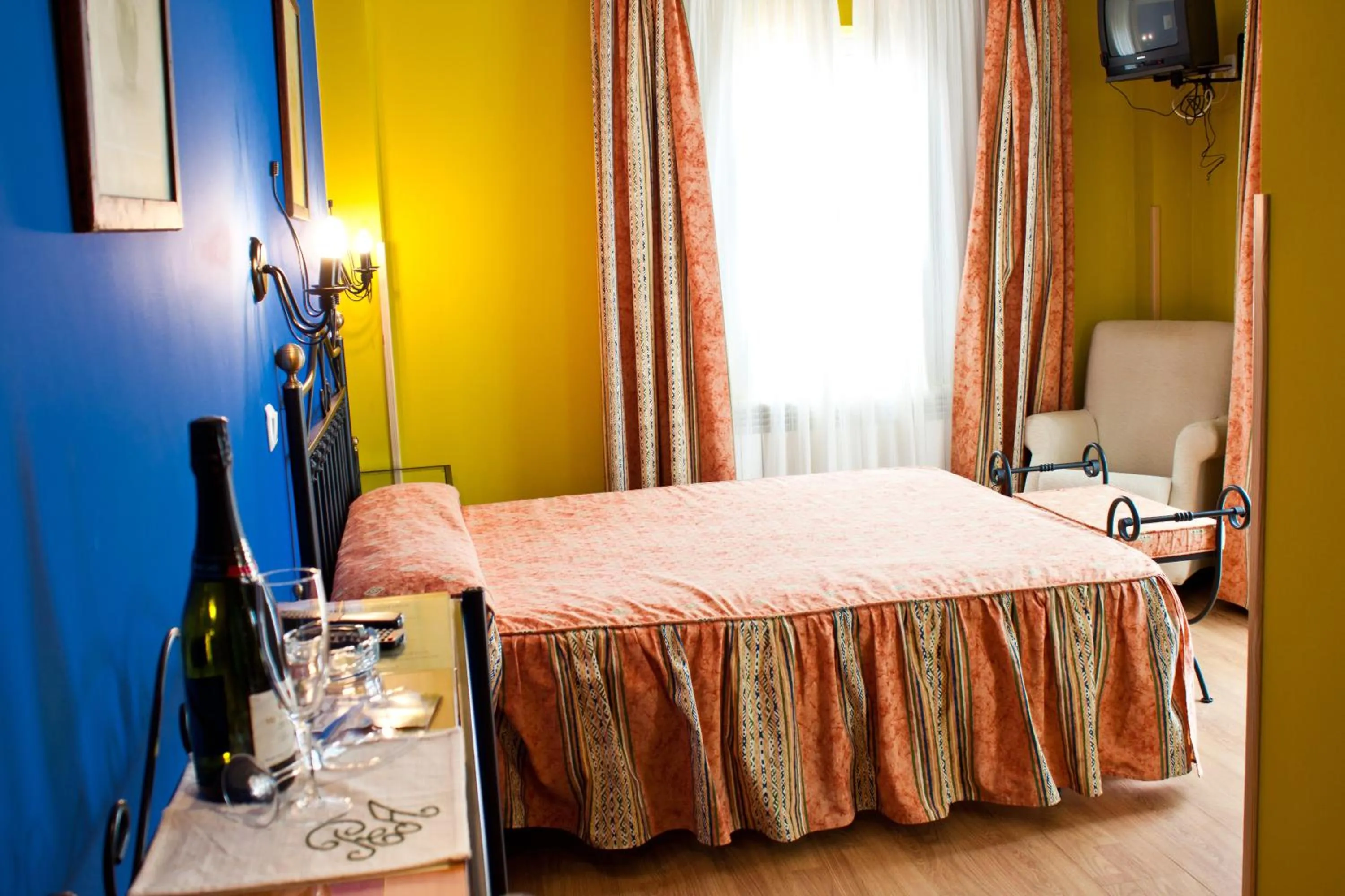 Day, Bed in Posada Camino de Altamira