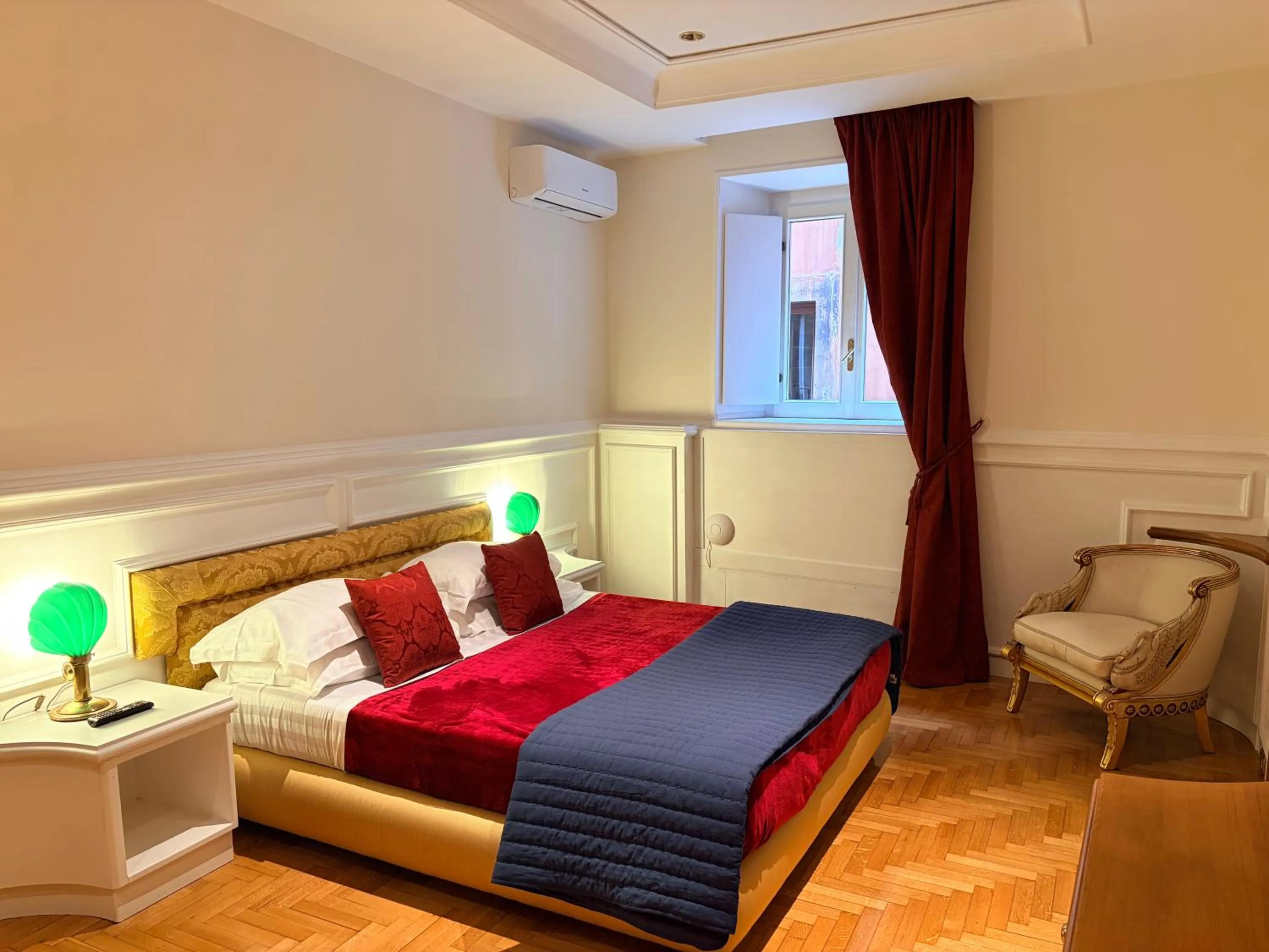 Bedroom, Bed in HiSuiteROME - ApartHotel