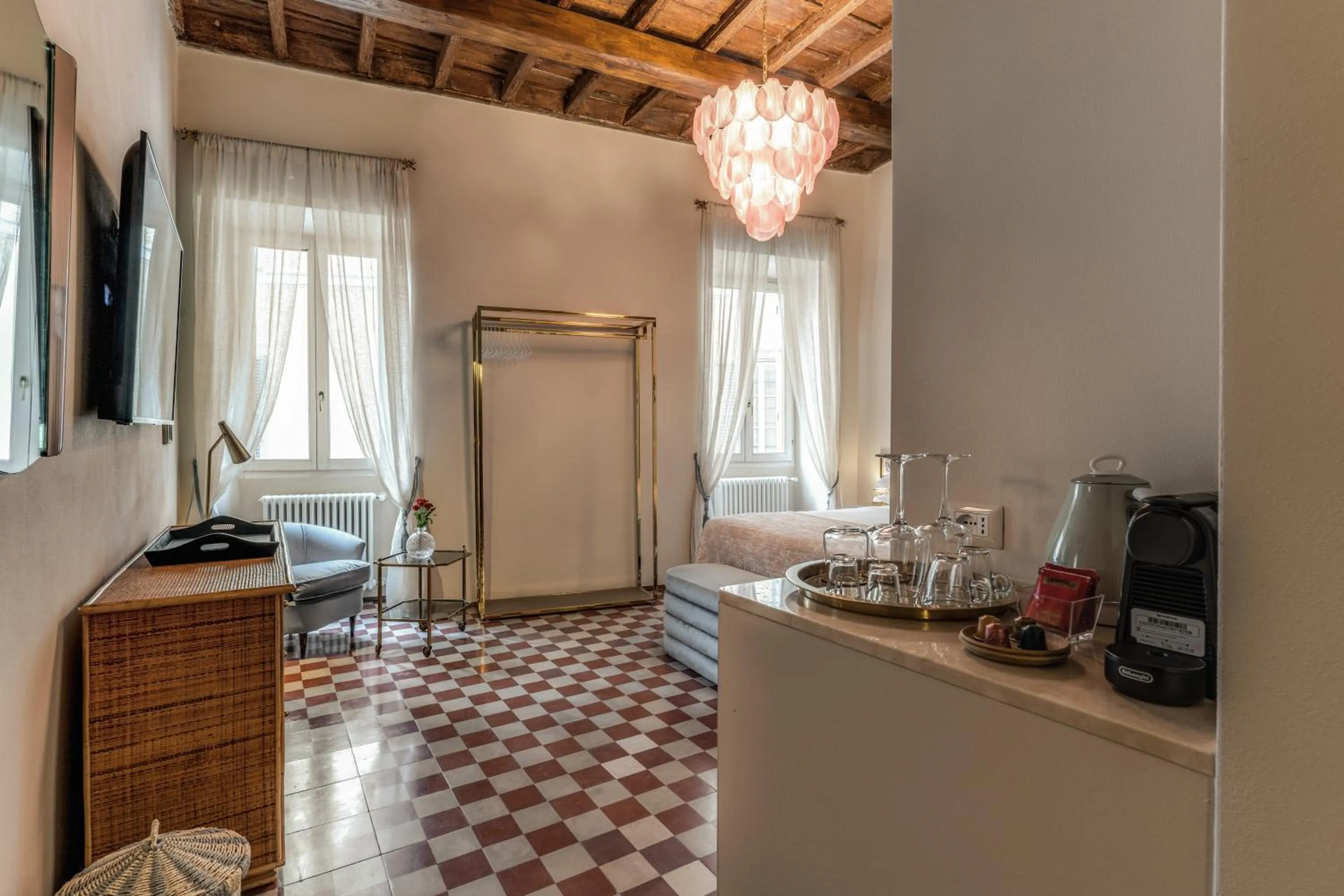 Coffee/tea facilities in HiSuiteROME - ApartHotel