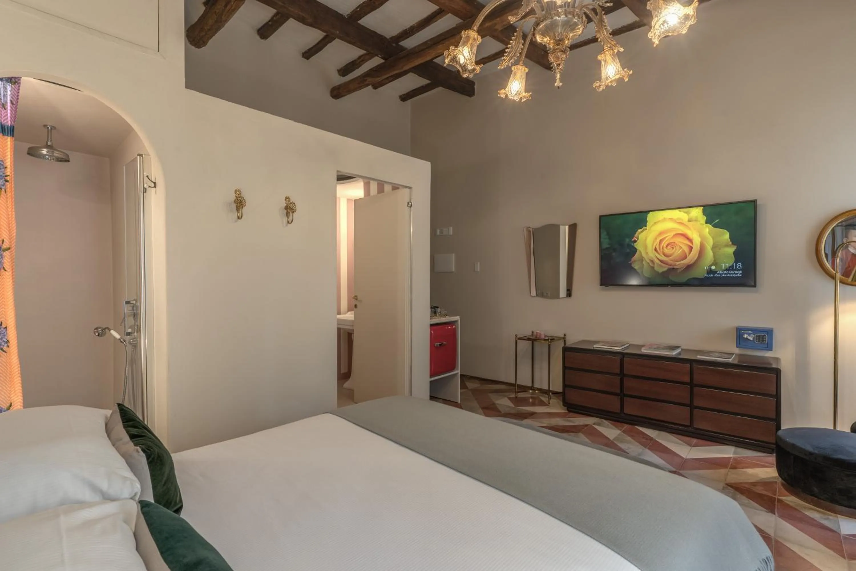 TV and multimedia, Bed in HiSuiteROME - ApartHotel