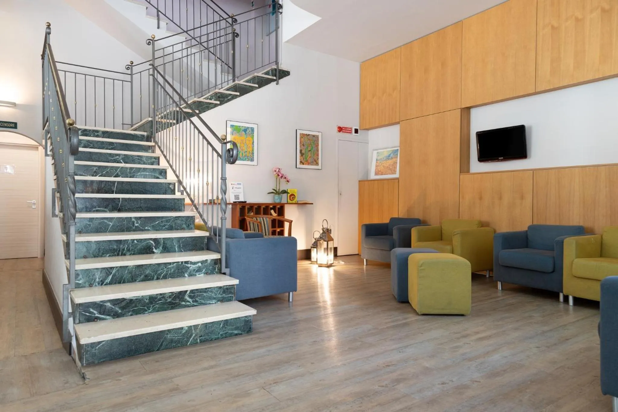 Communal lounge/ TV room in Hotel De La Ville depandance di Hotel Augustus