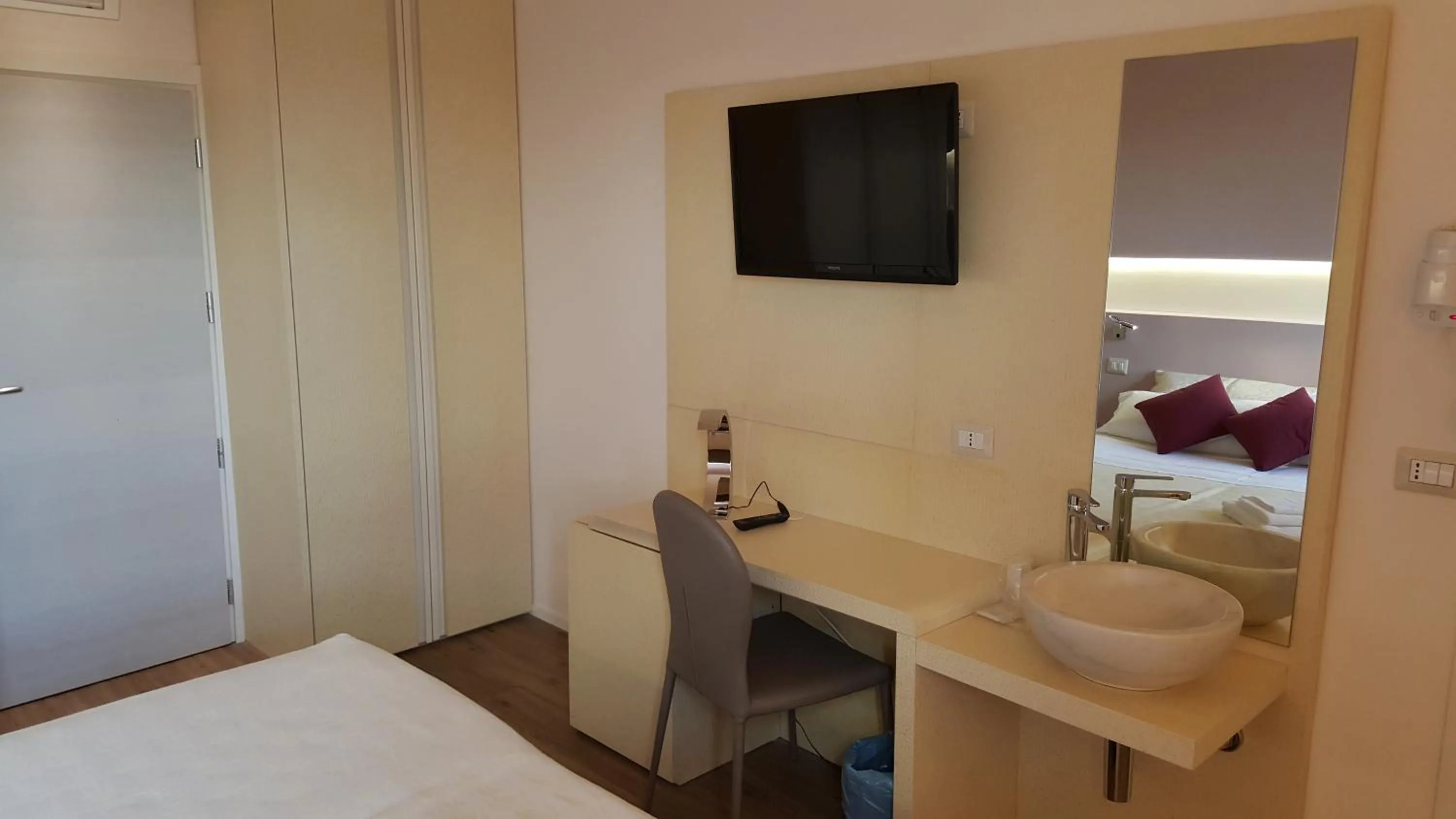 Bed in Hotel De La Ville depandance di Hotel Augustus