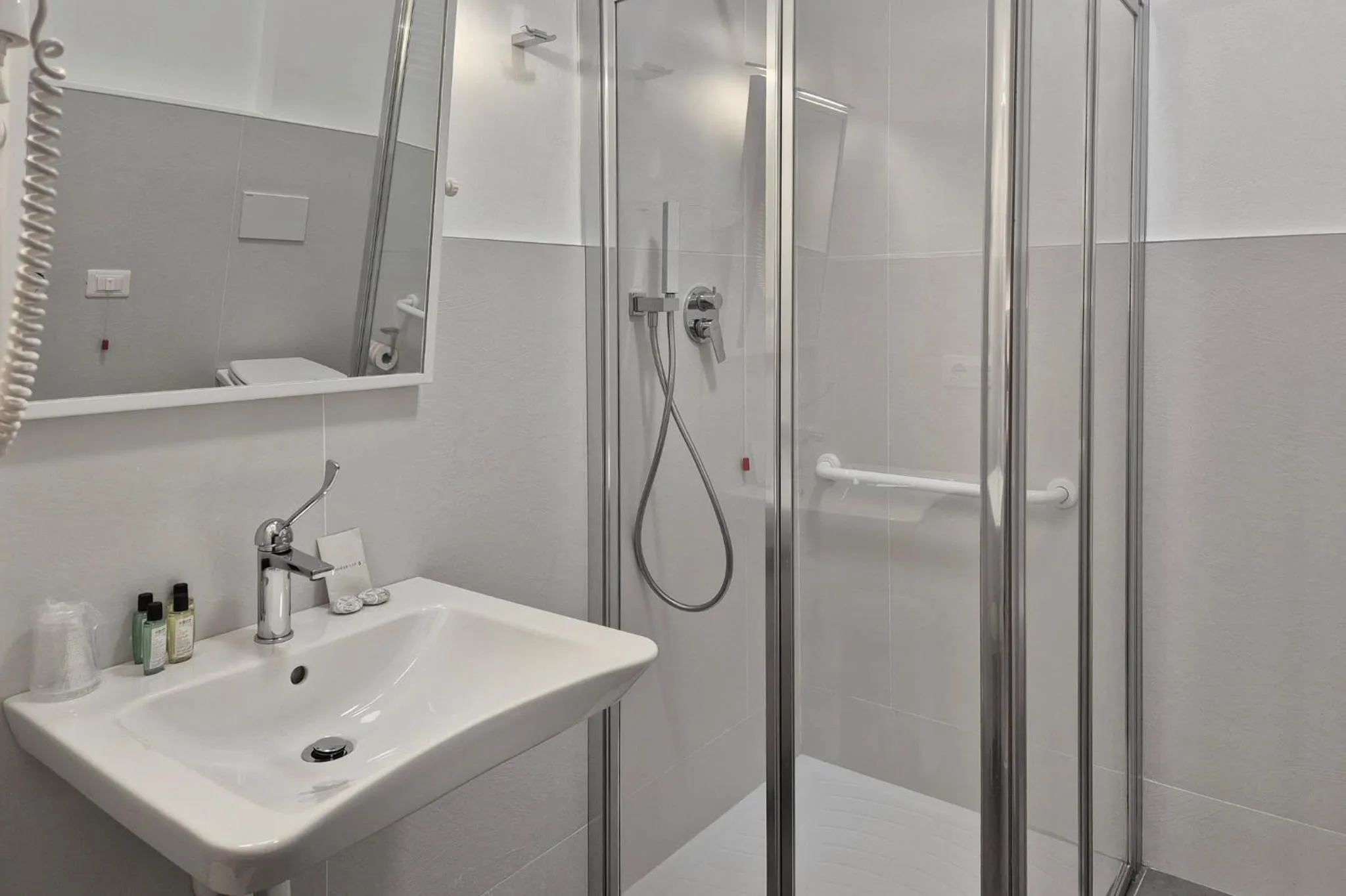 Shower in Hotel De La Ville depandance di Hotel Augustus