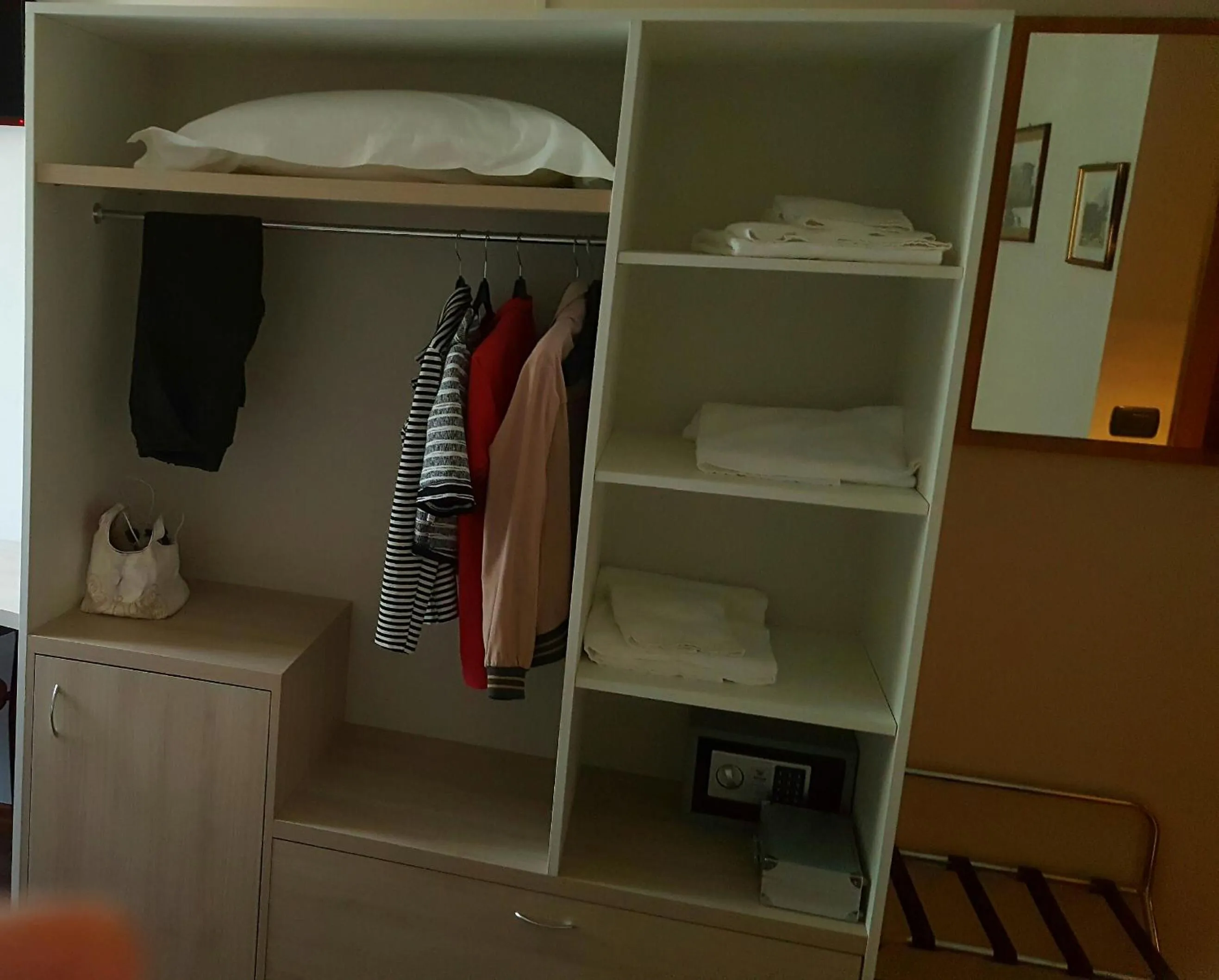 Bed in Hotel De La Ville depandance di Hotel Augustus