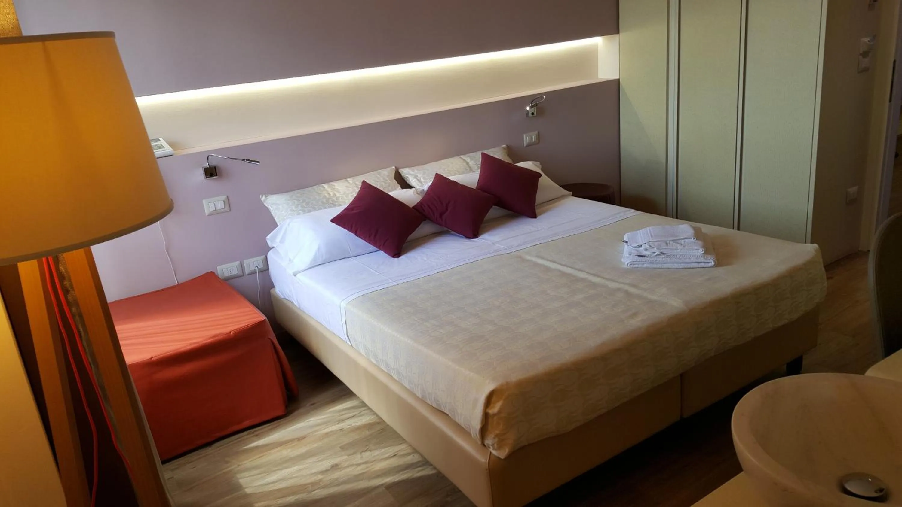 Bed in Hotel De La Ville depandance di Hotel Augustus