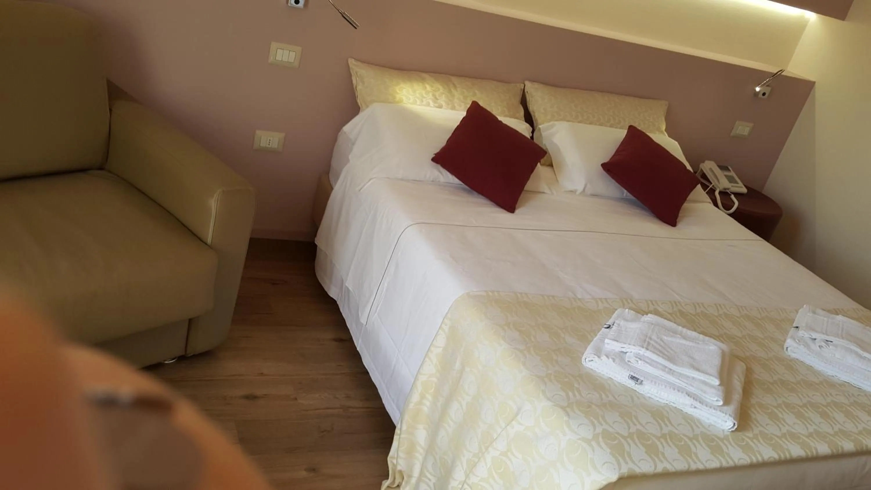 Bed in Hotel De La Ville depandance di Hotel Augustus