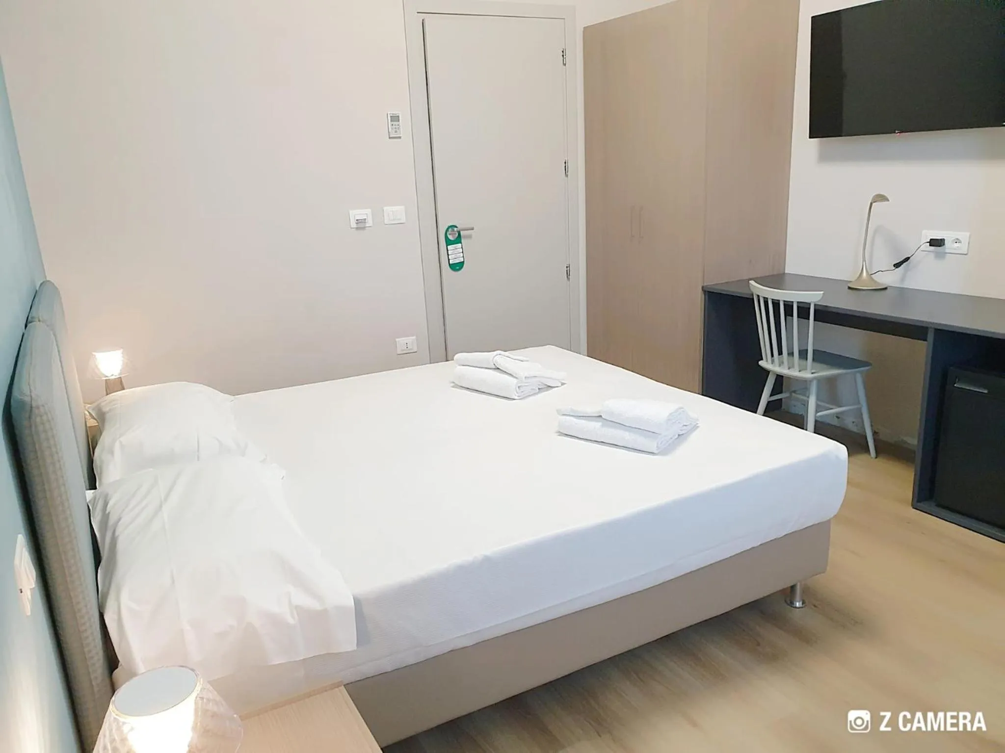 Bedroom, Bed in Hotel De La Ville depandance di Hotel Augustus