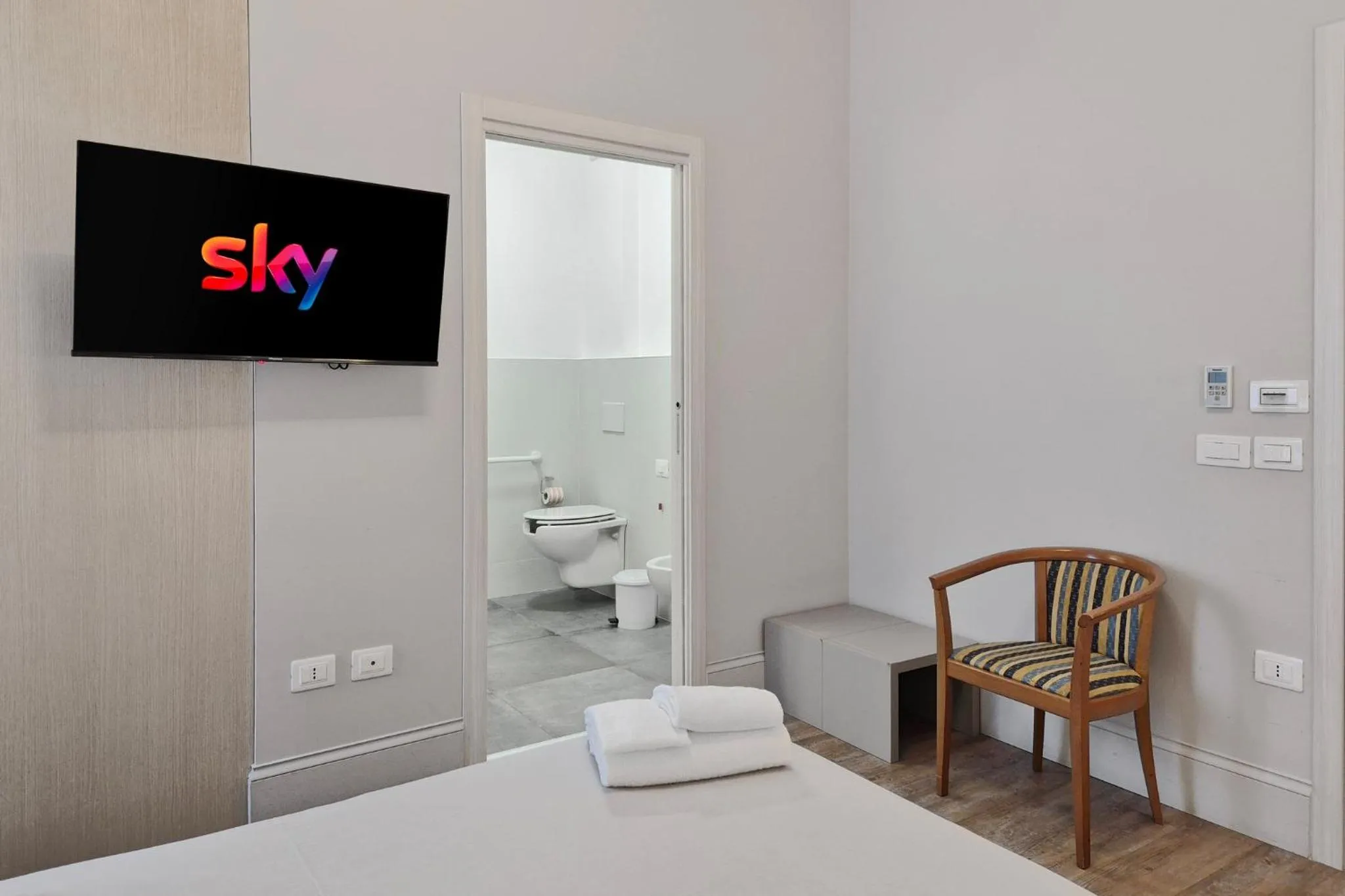 Toilet in Hotel De La Ville depandance di Hotel Augustus