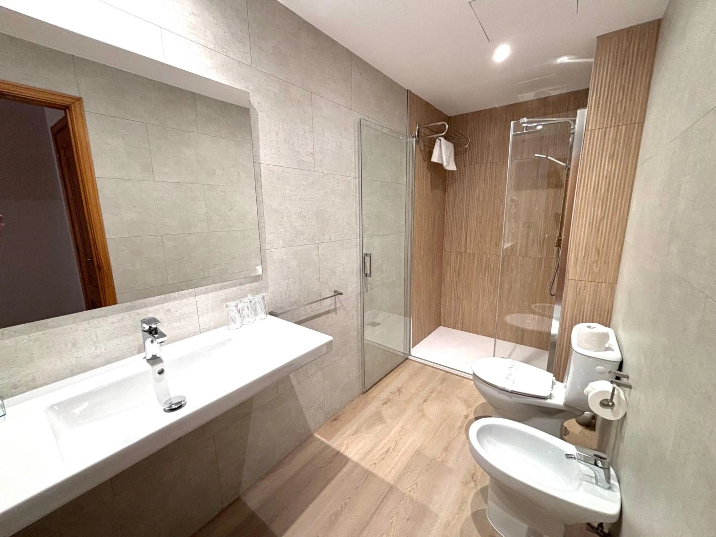 Shower in Hotel Atalaya I