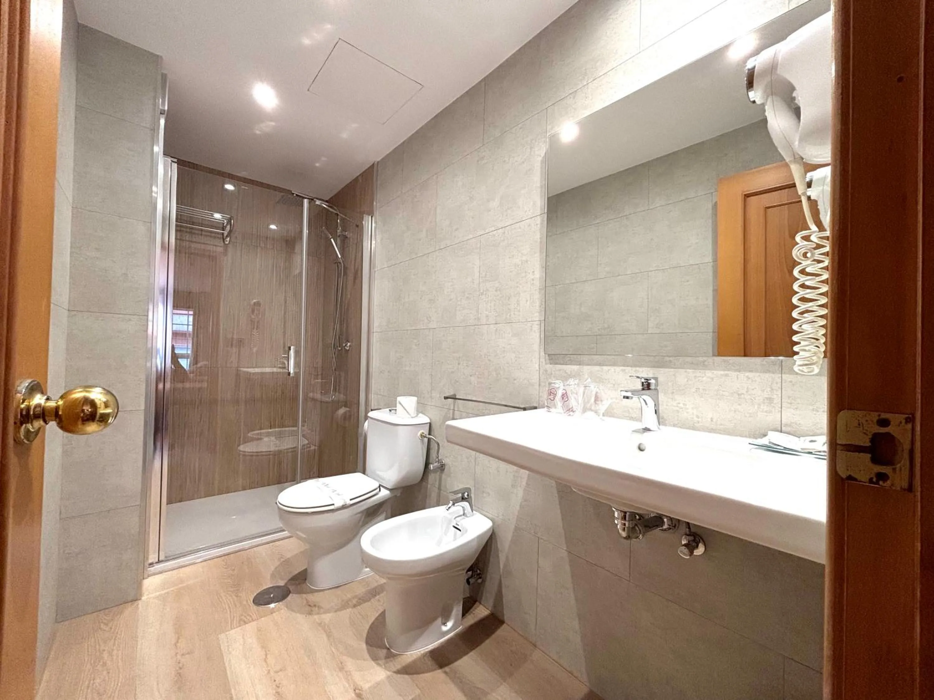 Shower in Hotel Atalaya I