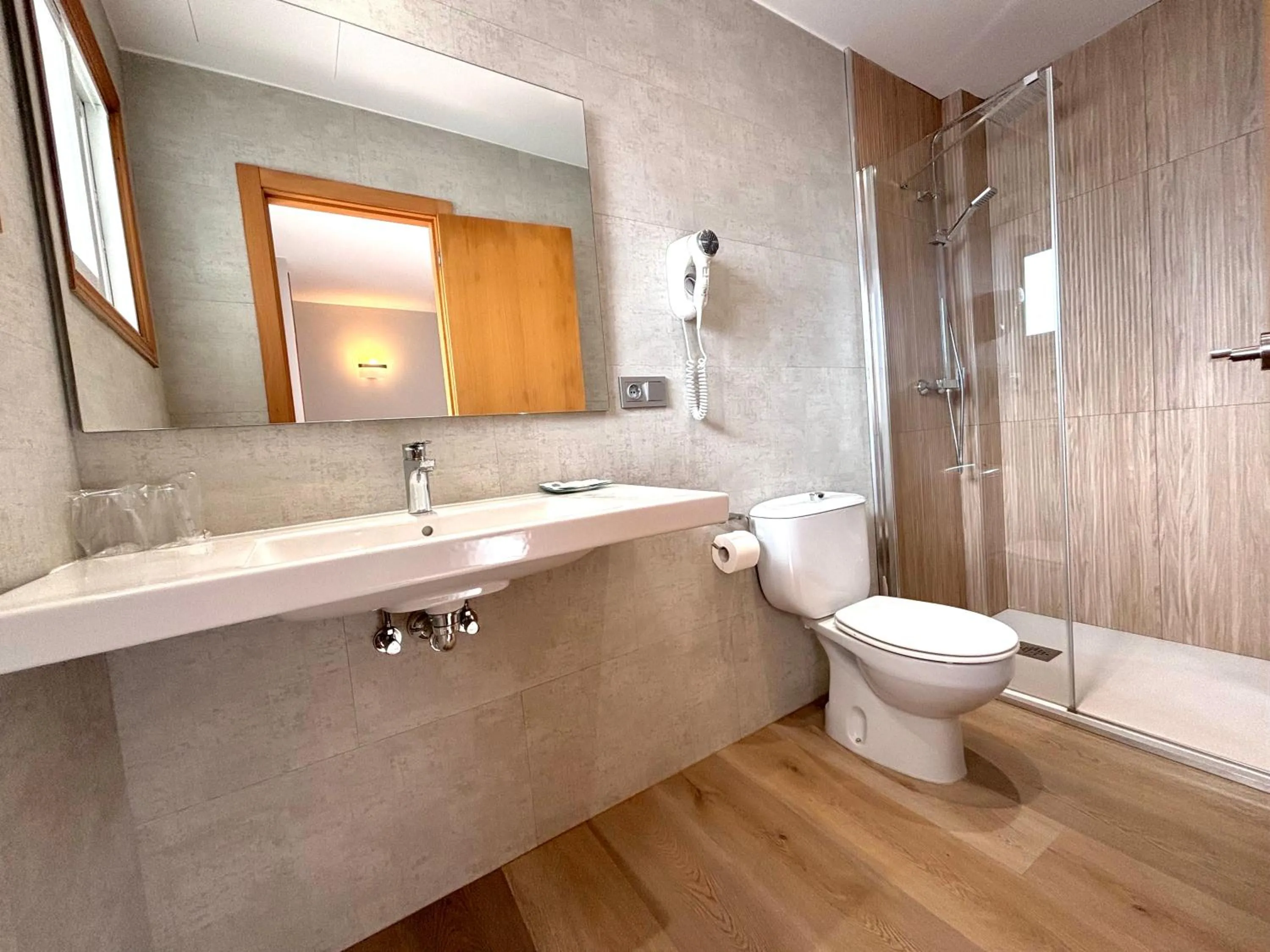 Shower in Hotel Atalaya I