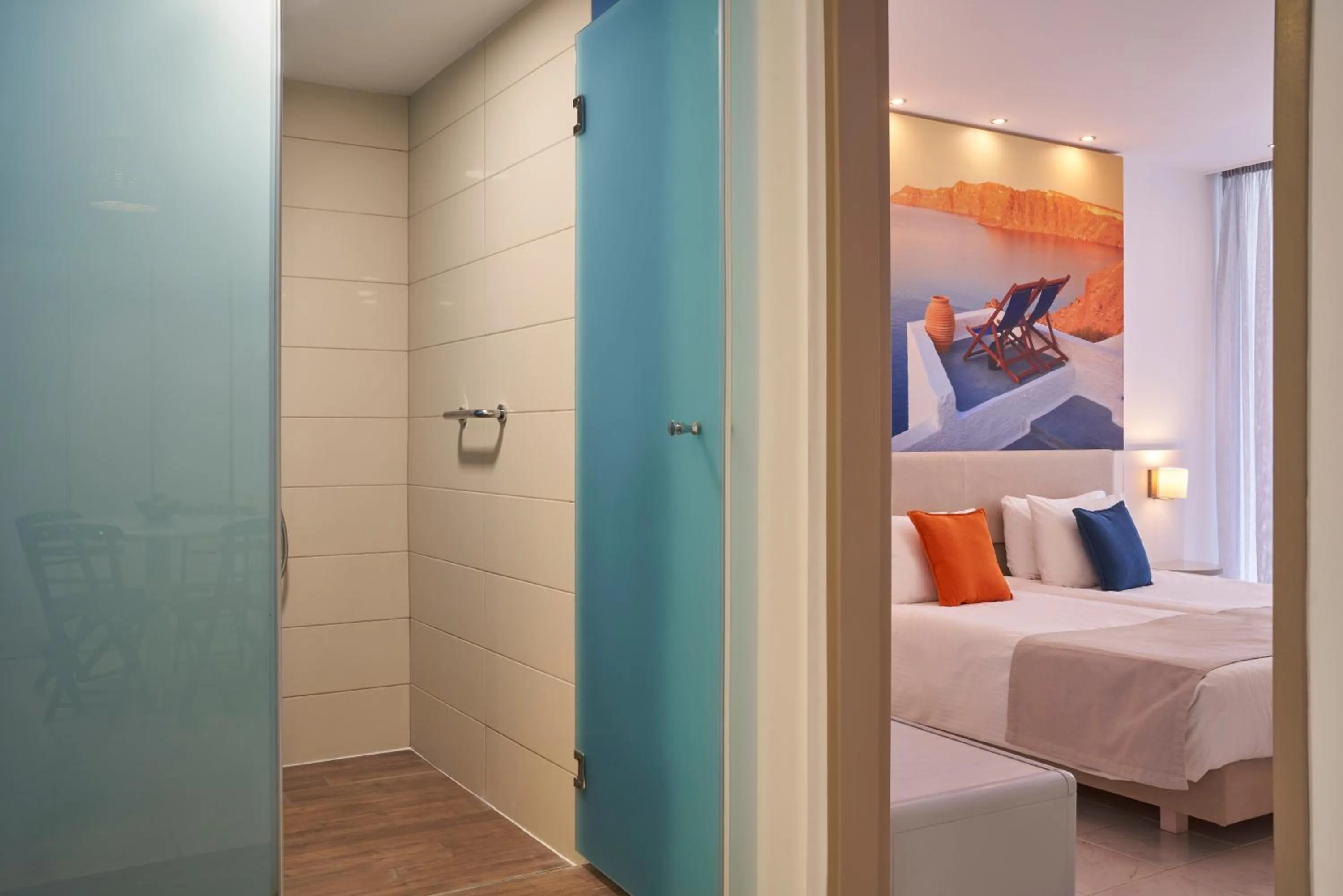 Shower, Bed in Epsilon Hotel Apartments