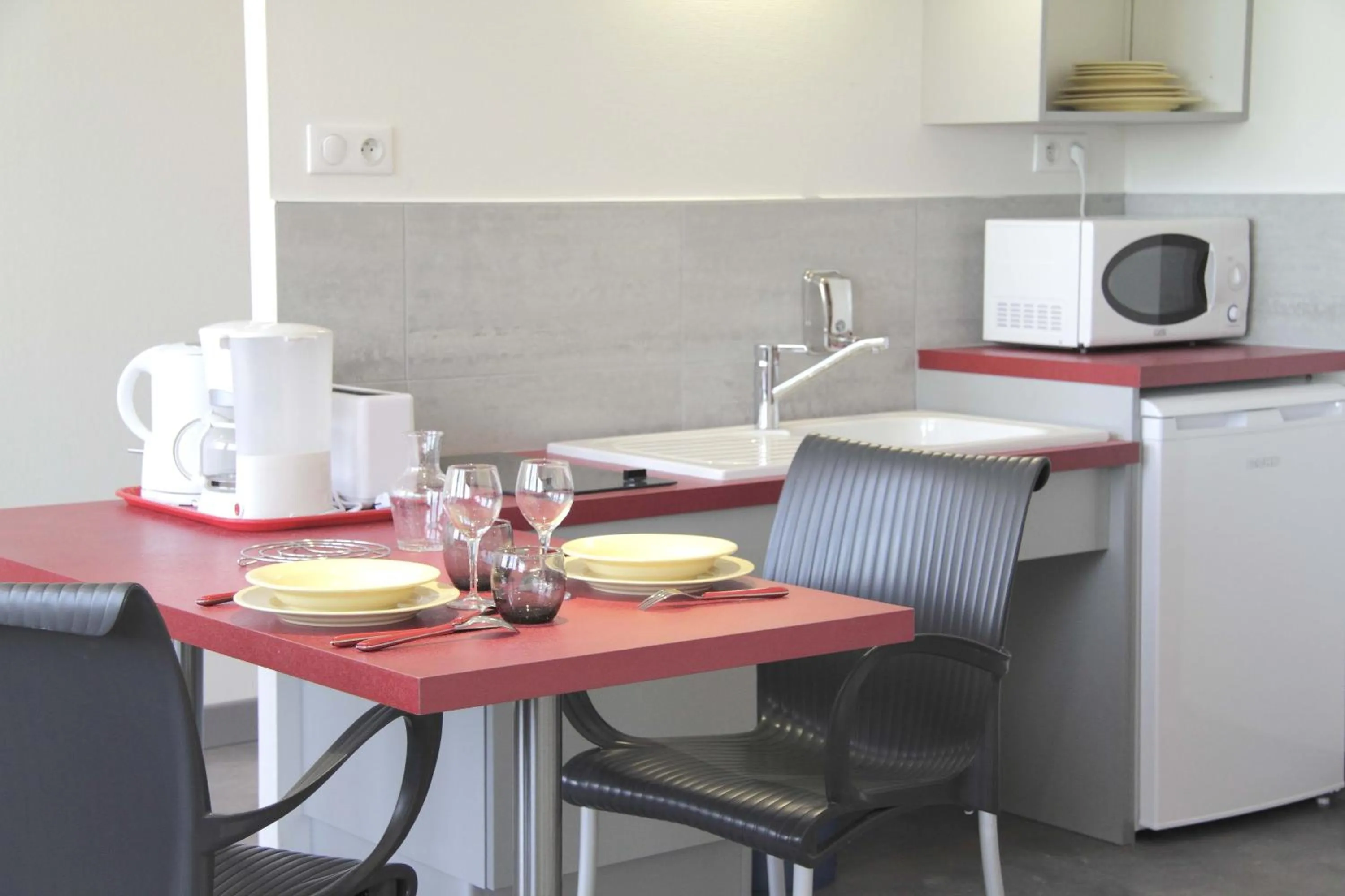 Dining area in West Appart' Hôtel