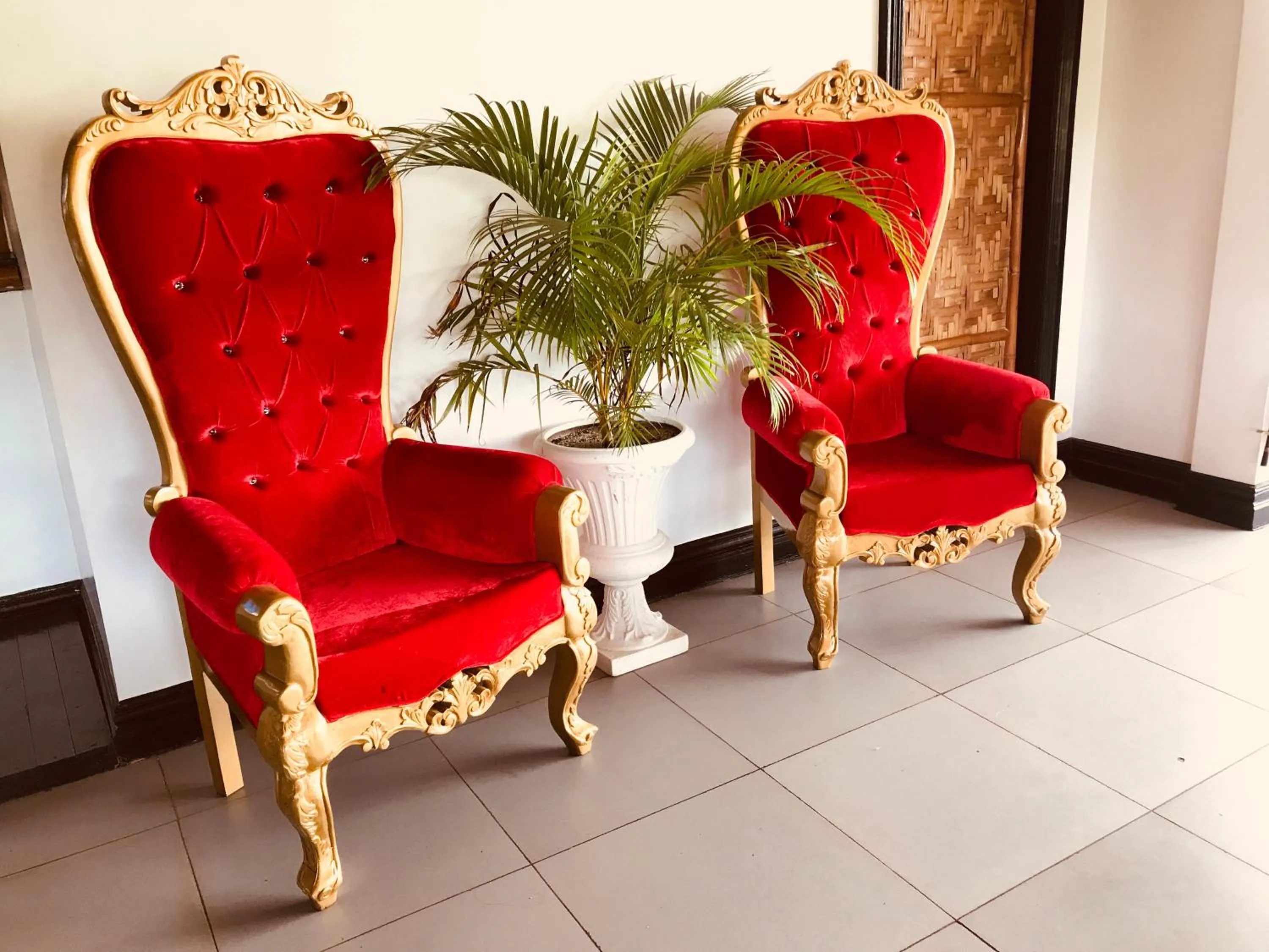 Restaurant/places to eat in Everyday Sunday Hotel & Cafe