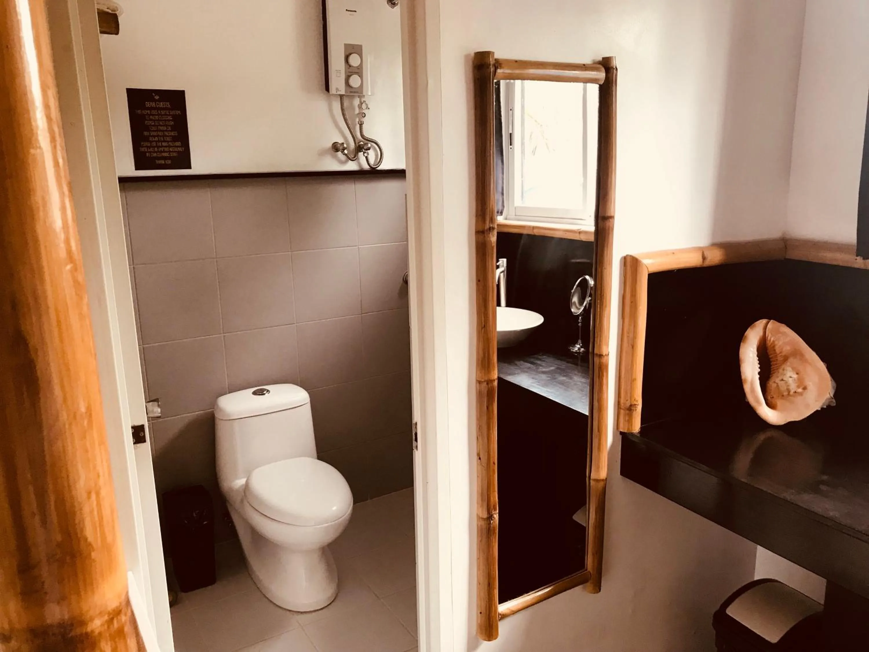 Shower in Everyday Sunday Hotel & Cafe