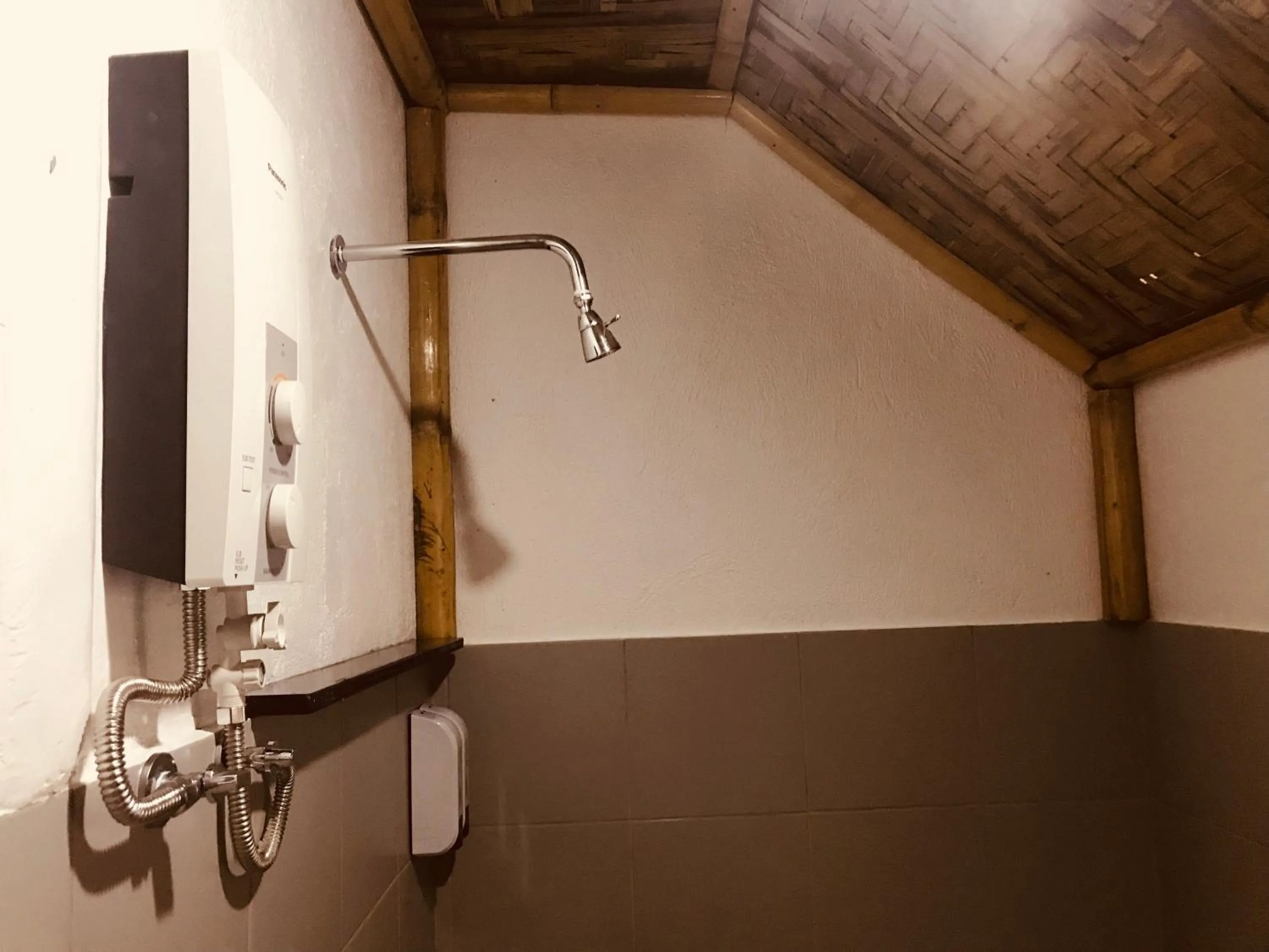 Shower in Everyday Sunday Hotel & Cafe