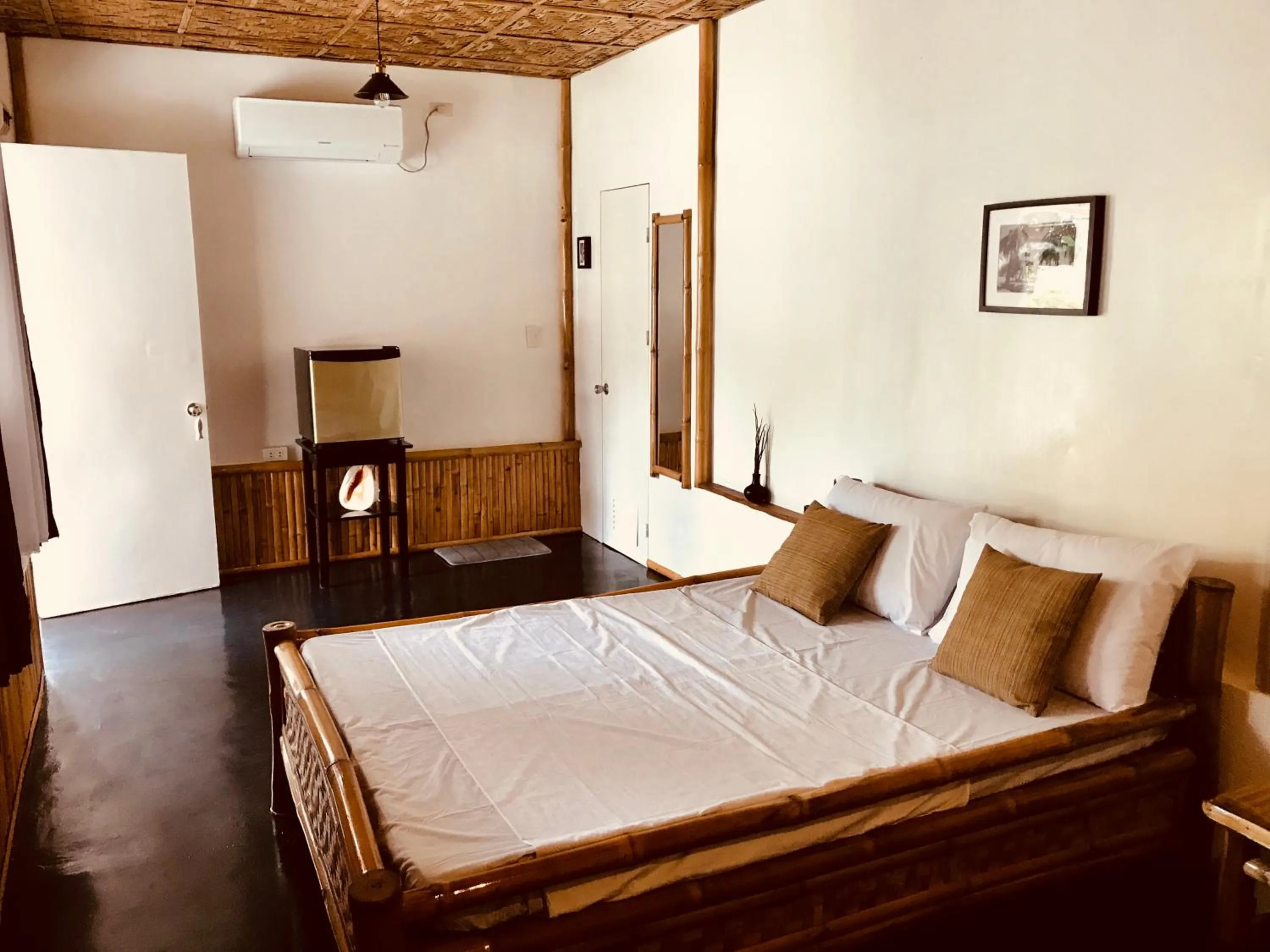 Photo of the whole room, Bed in Everyday Sunday Hotel & Cafe