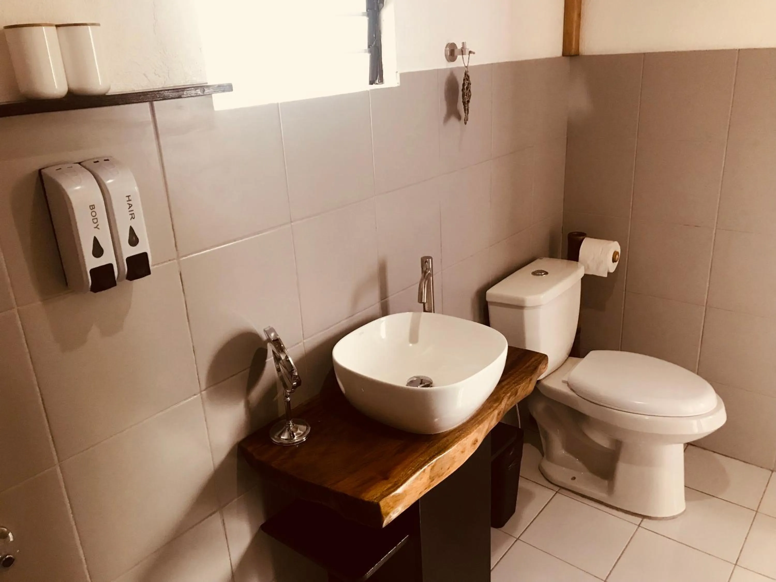 Toilet in Everyday Sunday Hotel & Cafe