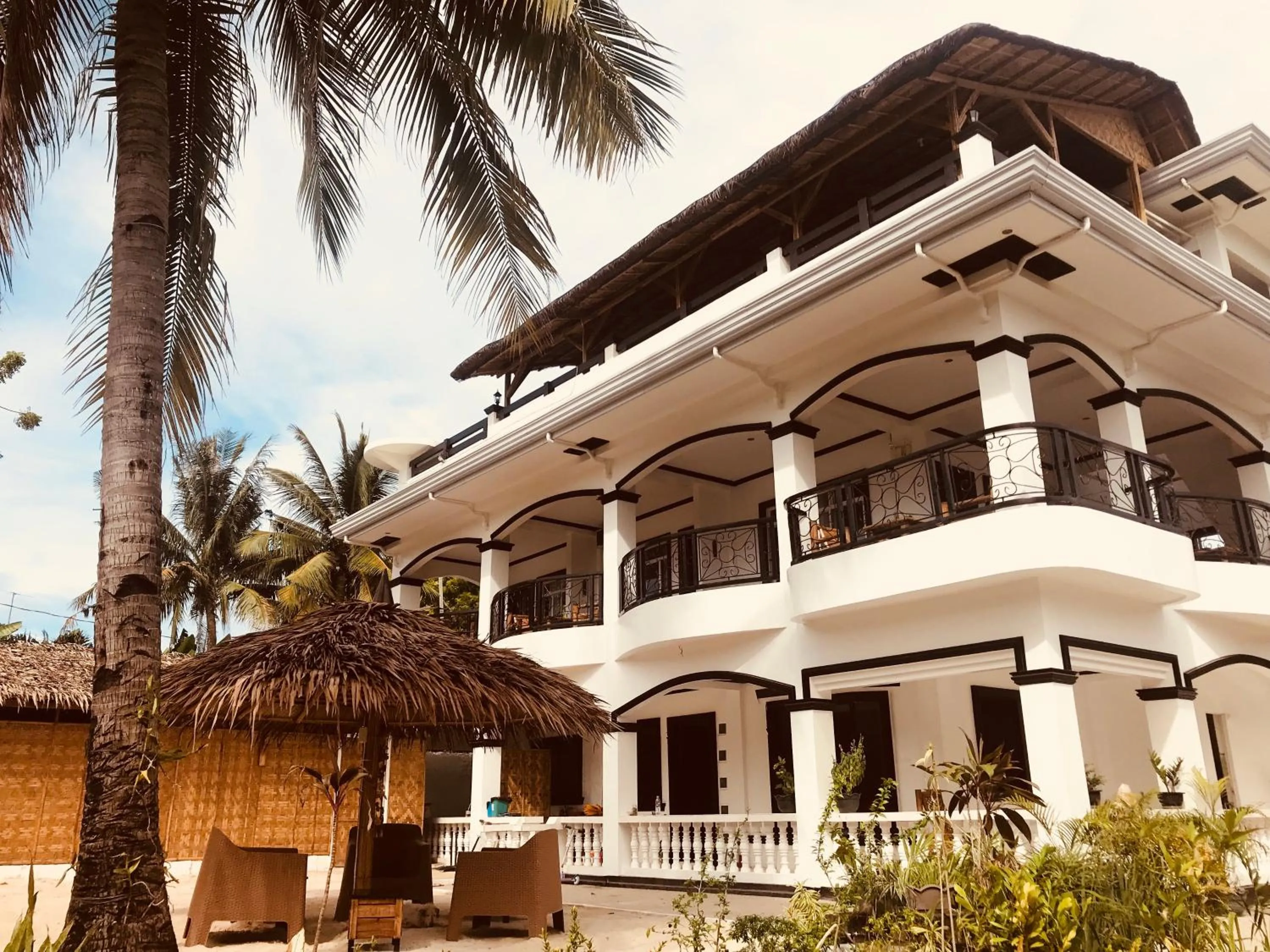 Property building in Everyday Sunday Hotel & Cafe