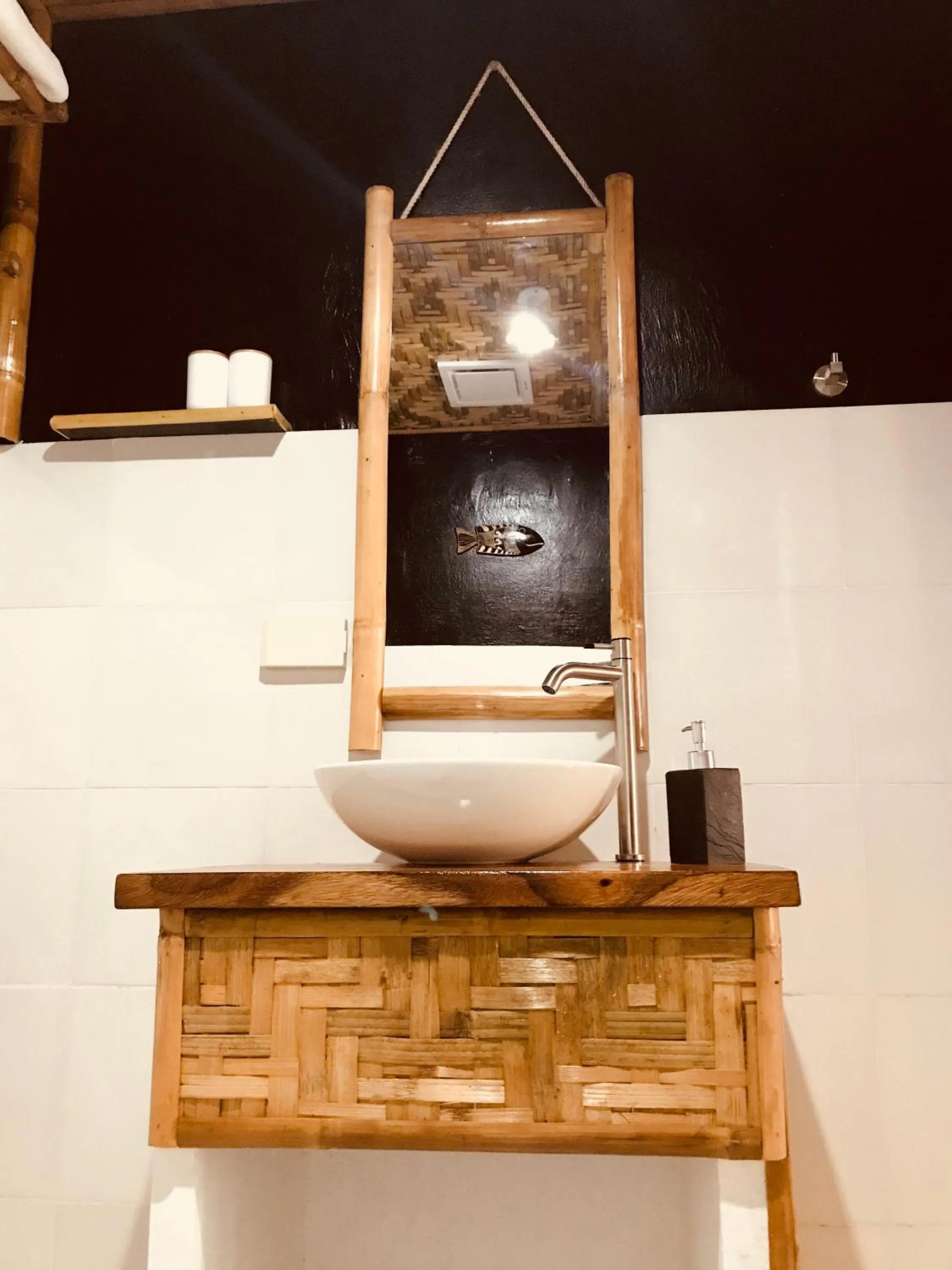 Shower in Everyday Sunday Hotel & Cafe