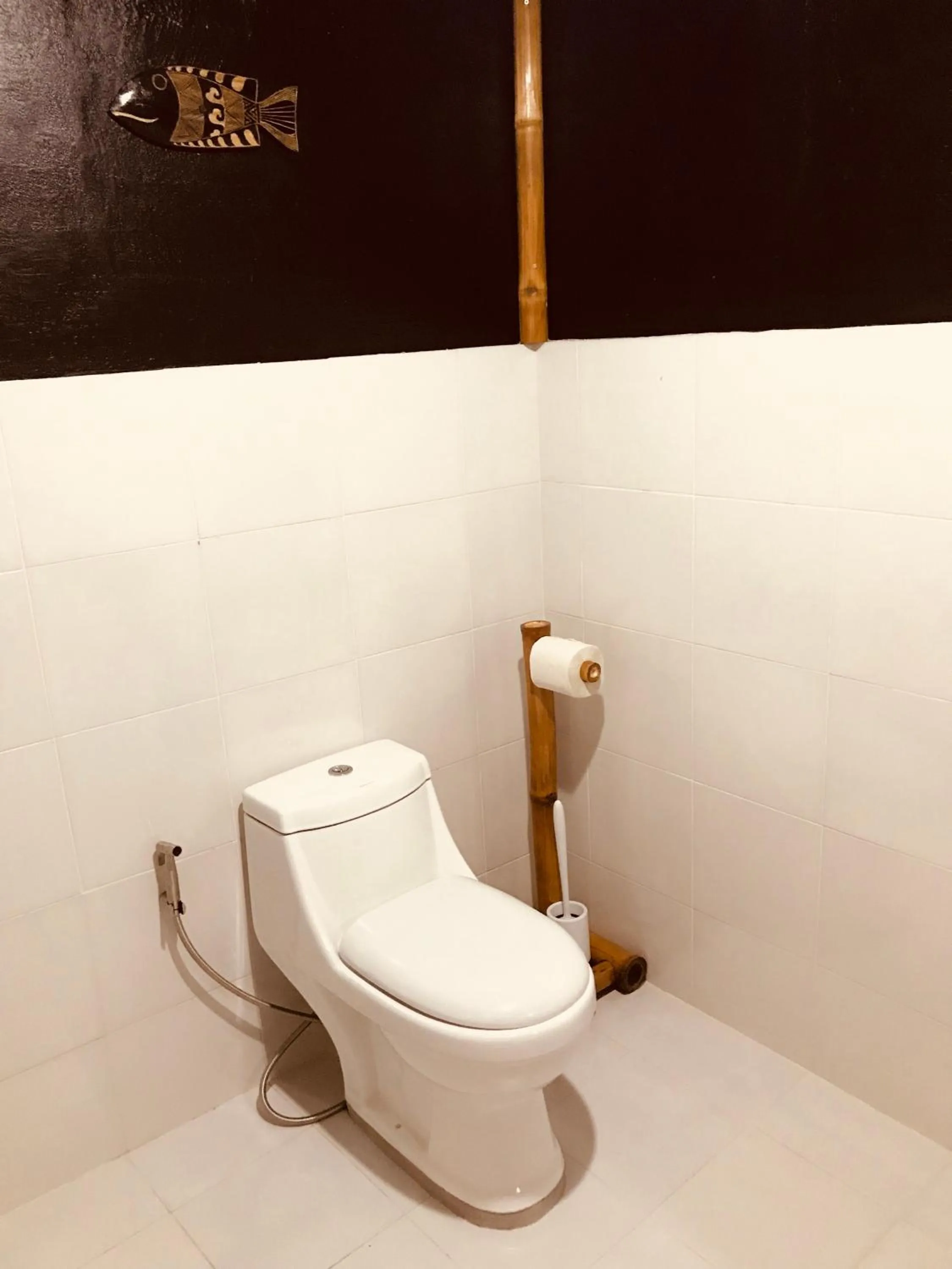 Shower in Everyday Sunday Hotel & Cafe