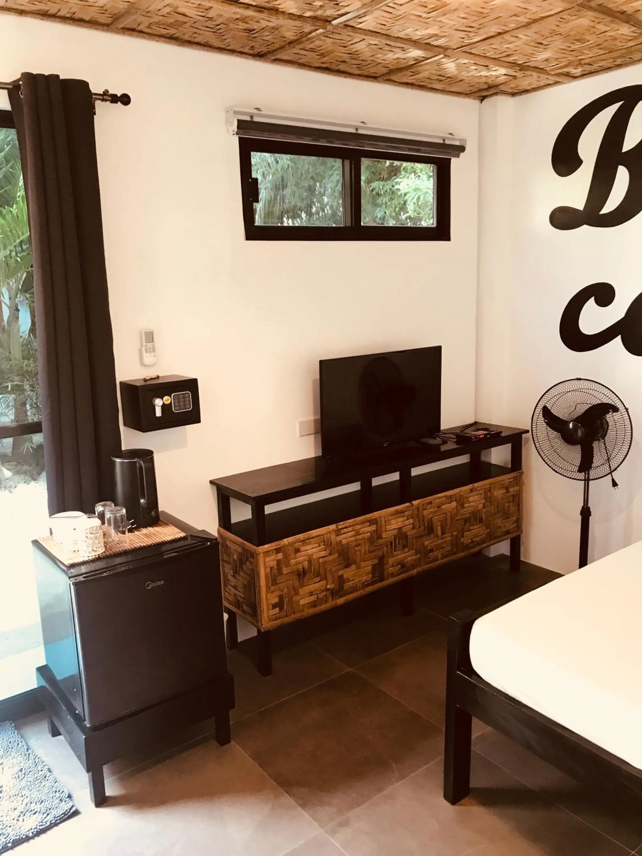 Bed in Everyday Sunday Hotel & Cafe