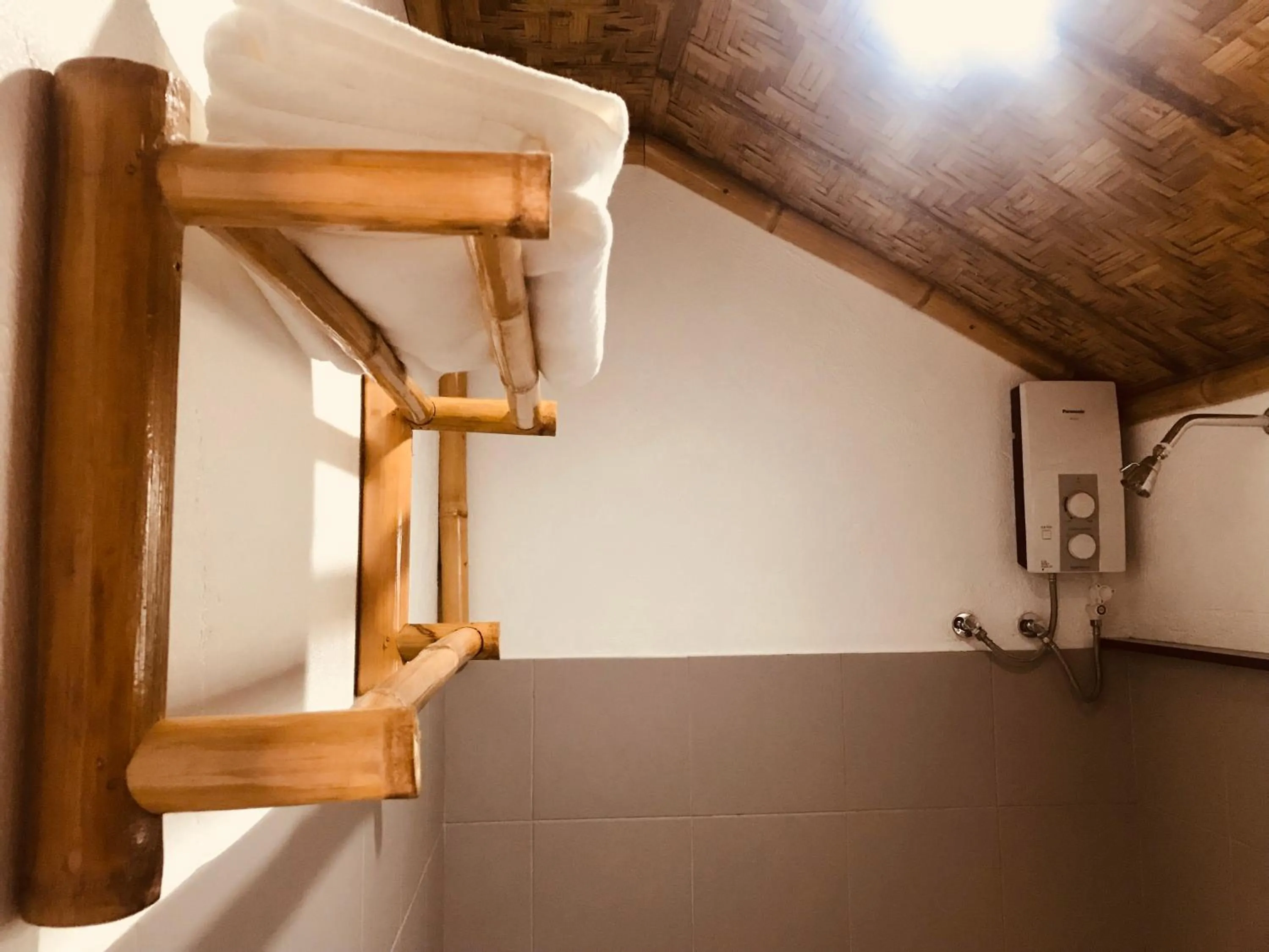 Shower in Everyday Sunday Hotel & Cafe