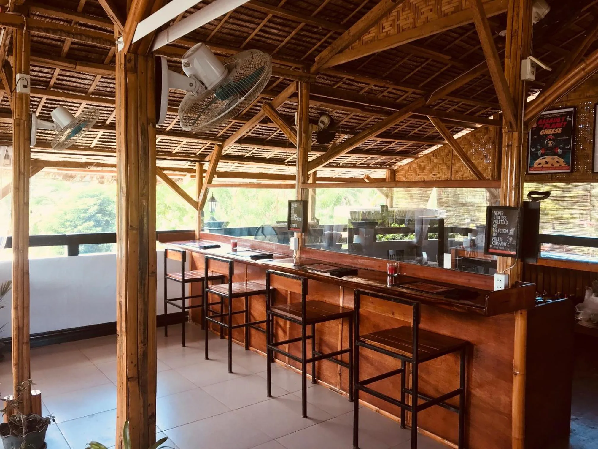 Restaurant/places to eat in Everyday Sunday Hotel & Cafe