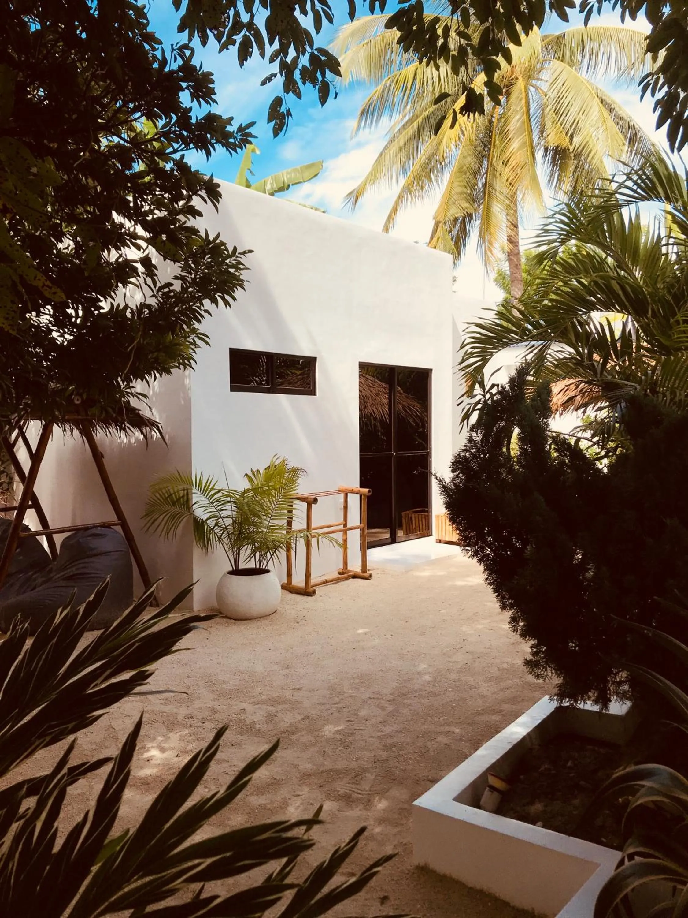 Garden in Everyday Sunday Hotel & Cafe